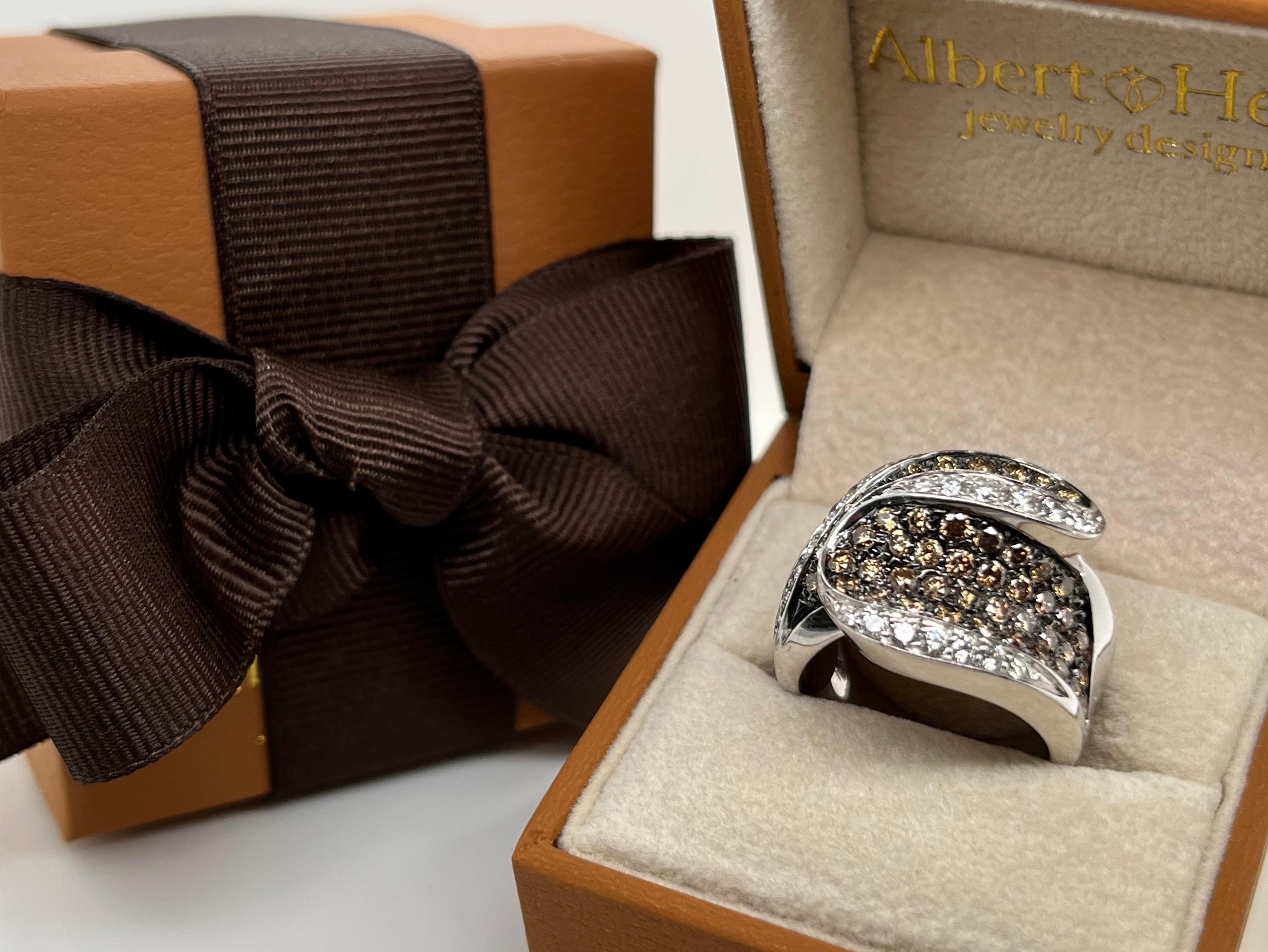 Women's or Men's Ring 18Kt Gold 62 Champagne Diamonds and 25 White Diamonds total weight 2.74 ct For Sale