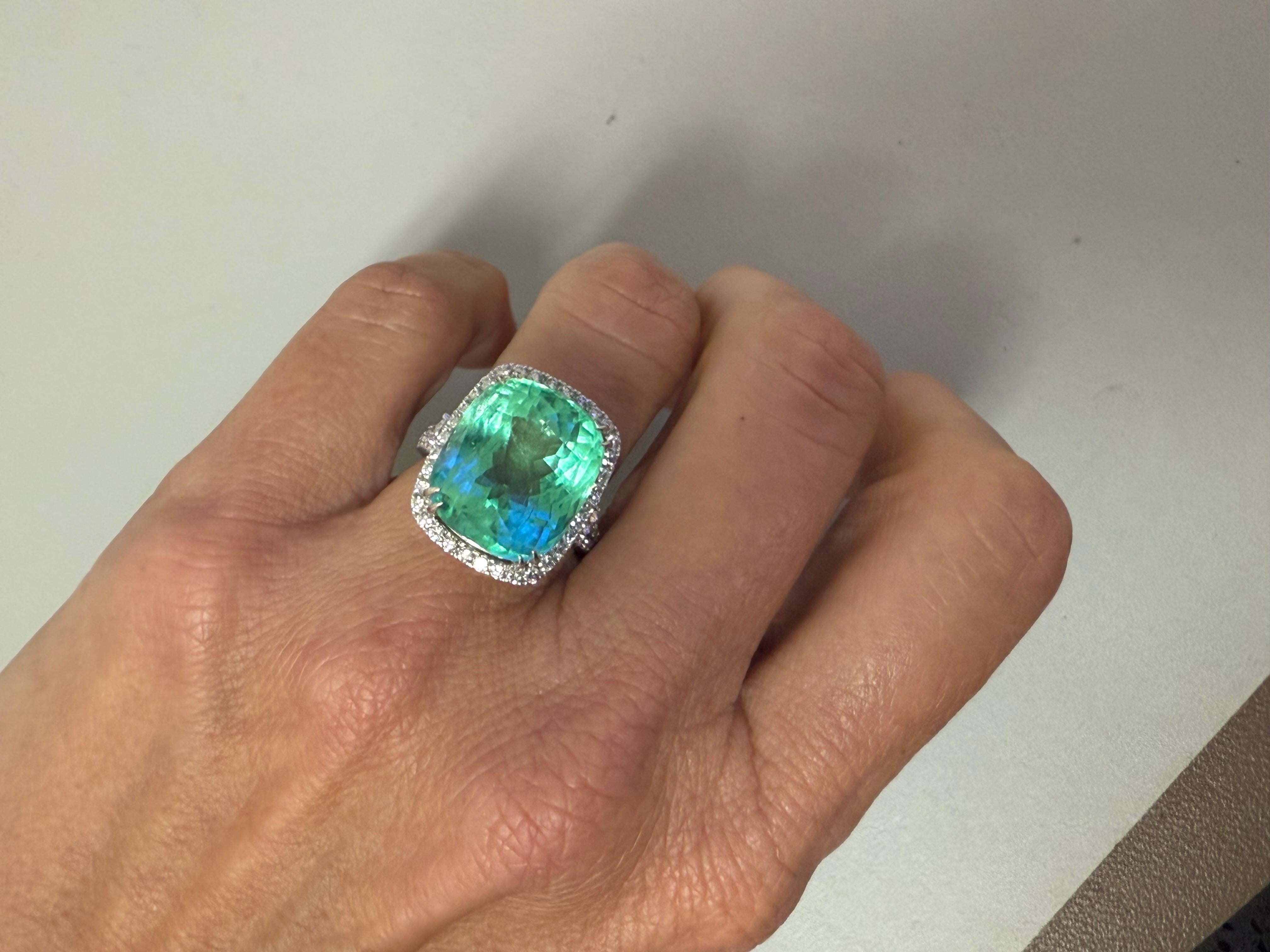 Ring 18kt Gold Colombian Emerald 13.69 cts & Diamonds For Sale 4