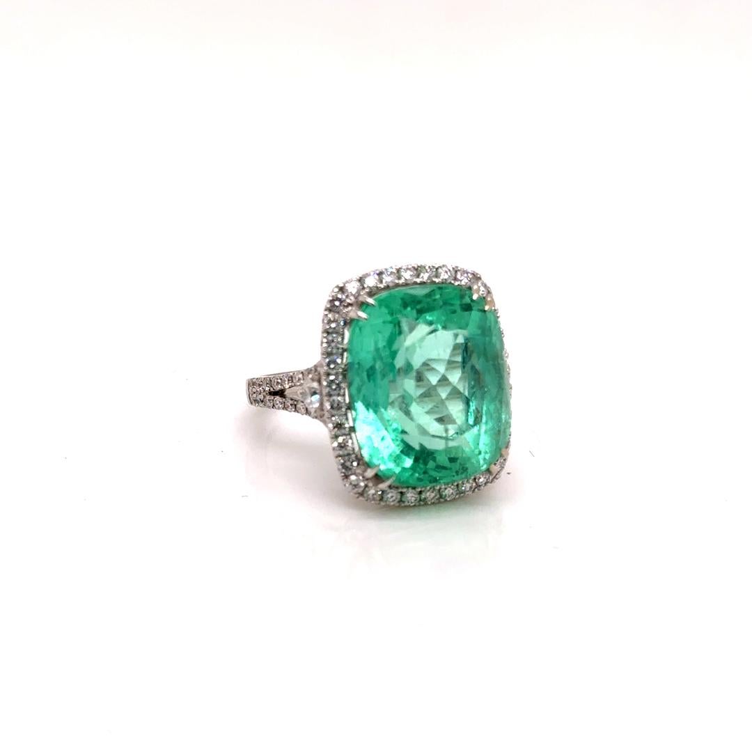 Women's Ring 18kt Gold Colombian Emerald 13.69 cts & Diamonds For Sale