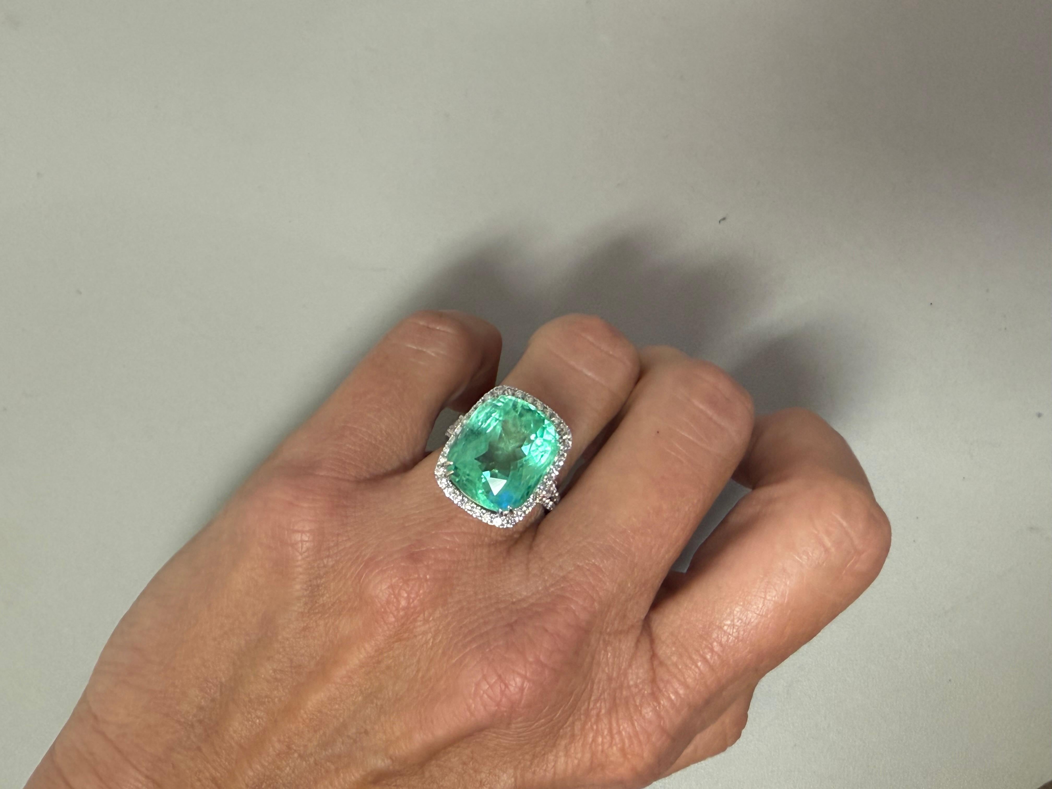 Ring 18kt Gold Colombian Emerald 13.69 cts & Diamonds For Sale 2