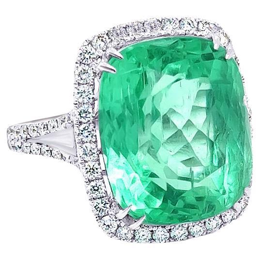 Bague en or 18 carats, émeraude de Colombie 13,01 carats et diamants en vente