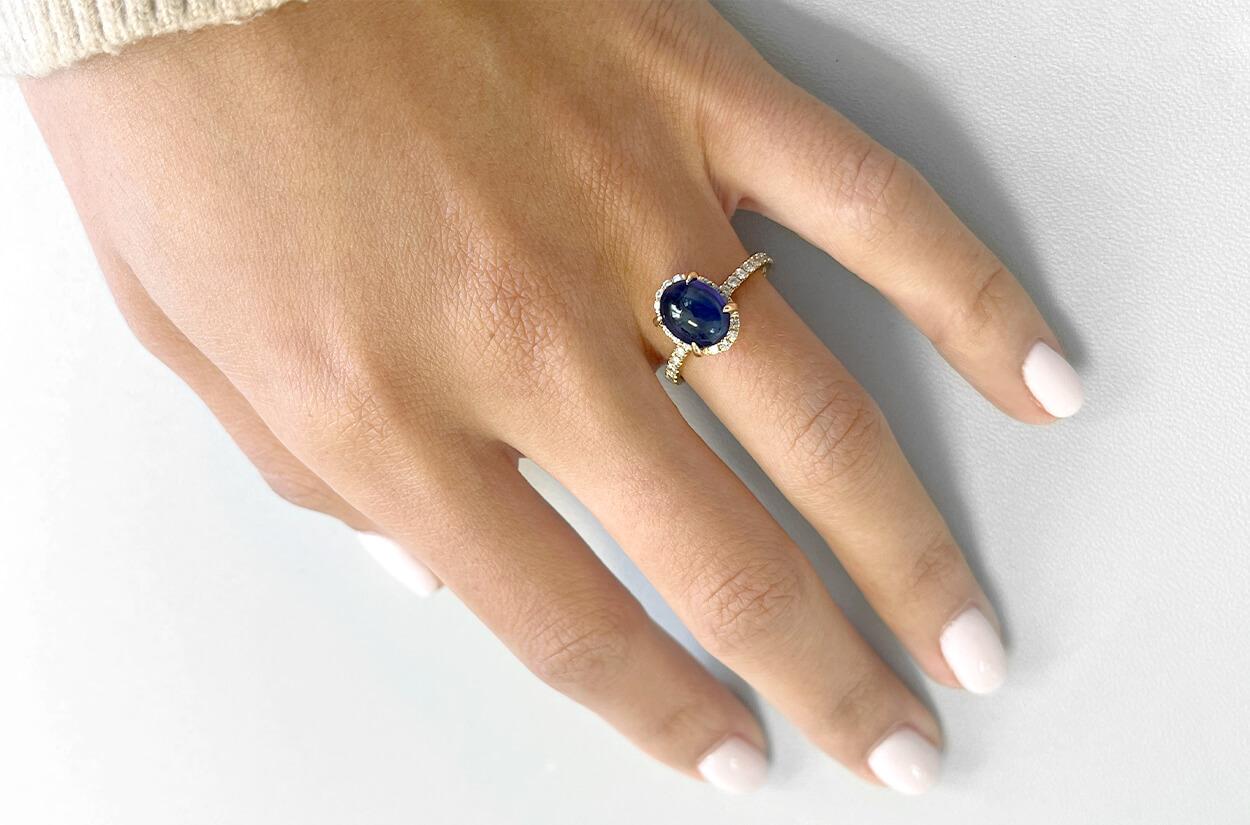 Contemporary Ring 18kt Gold Oval Blue Sapphire Cabochon & Diamonds For Sale