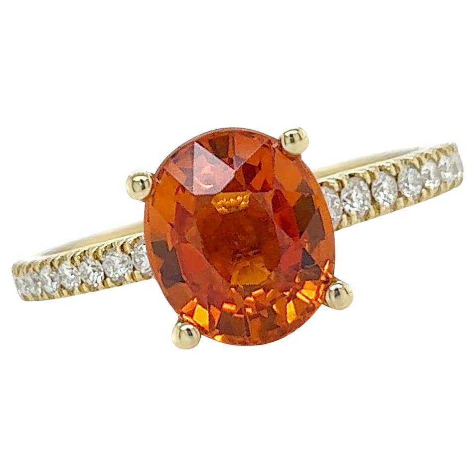 Ring 18kt Gold Oval Mandarin Garnet & Diamonds For Sale