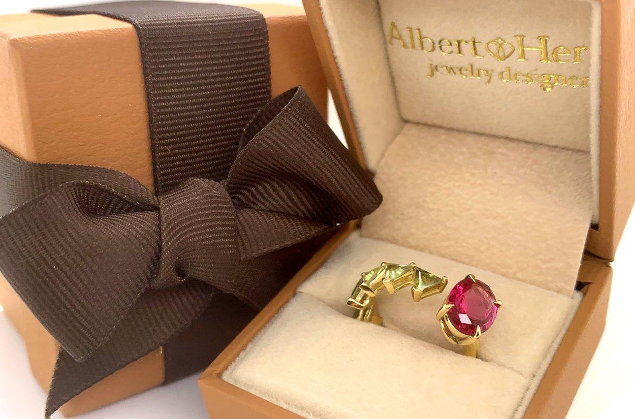 Ring 18kt Gold Oval Rubellite & Green Sapphires In New Condition For Sale In Miami, FL
