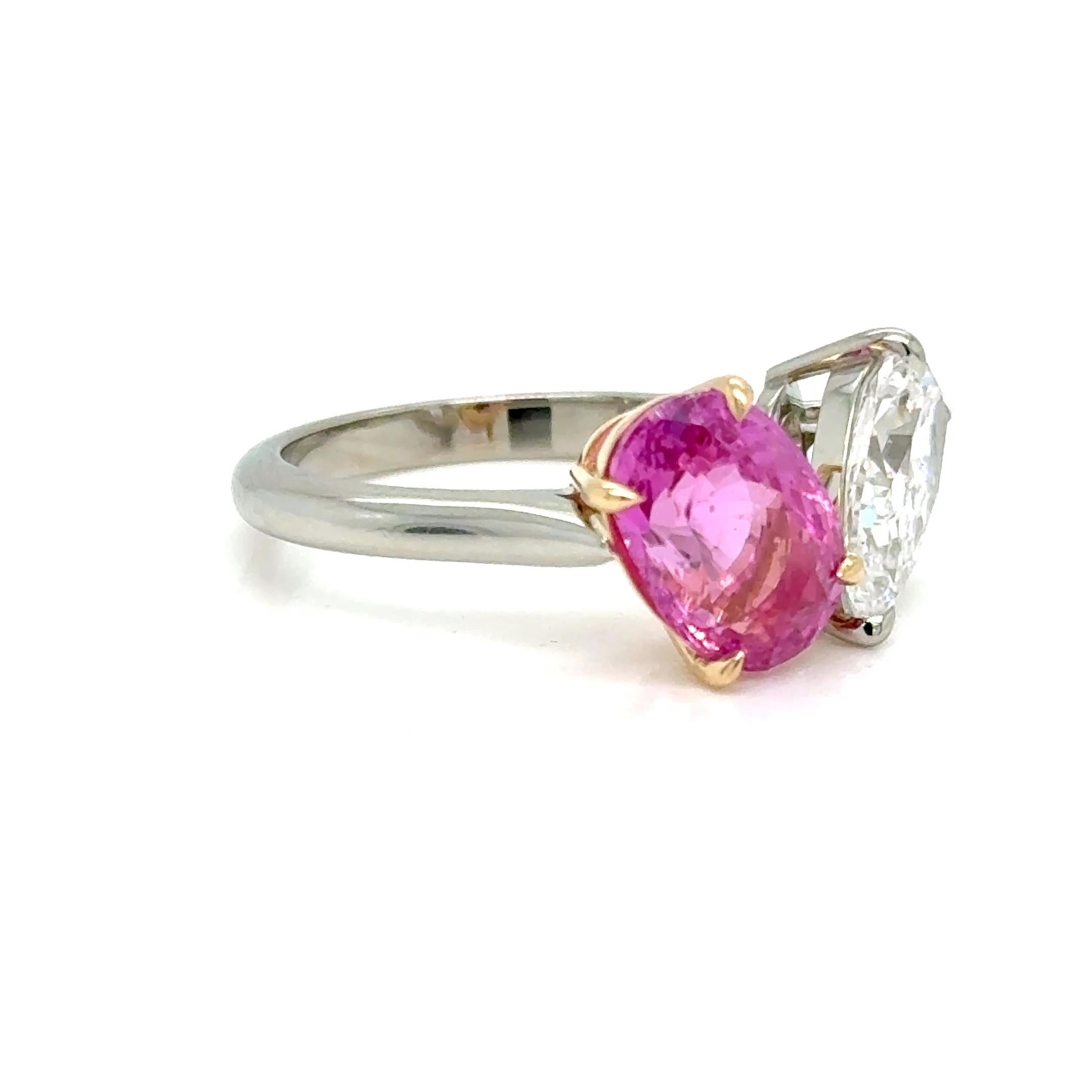 Anillo Oro 18Kt GIA Diamante Pera y Zafiro Rosa Ovalado Contemporáneo en venta