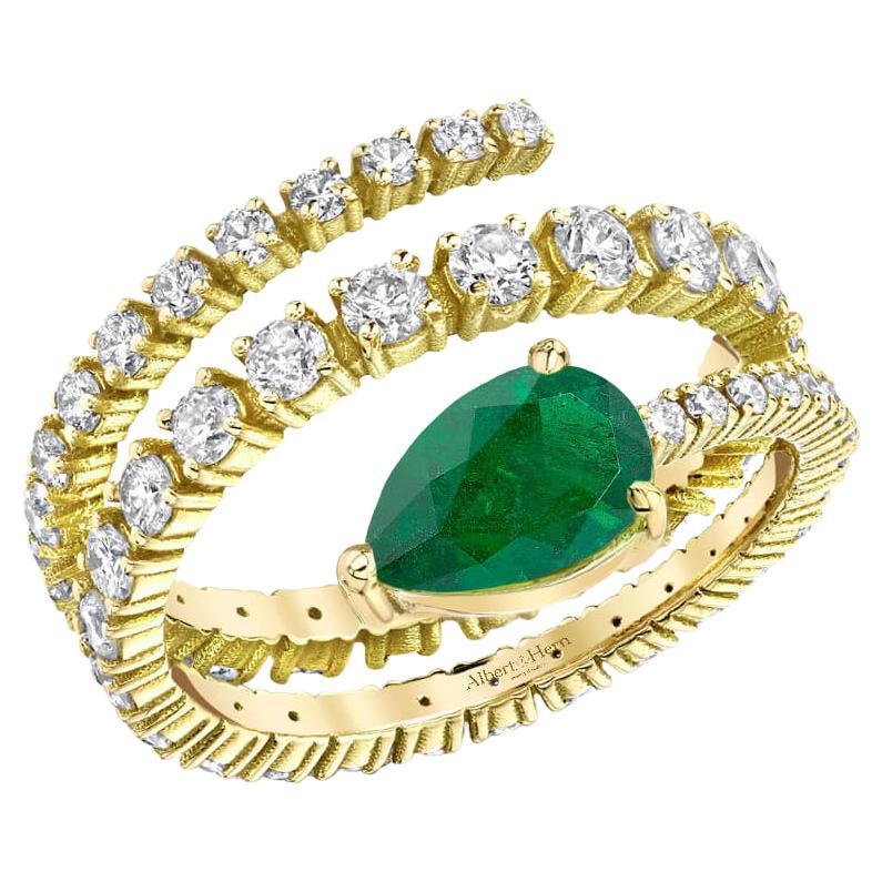 Ring 18kt Gold Spring Pear Shape Emerald 1.24cts & Diamonds For Sale