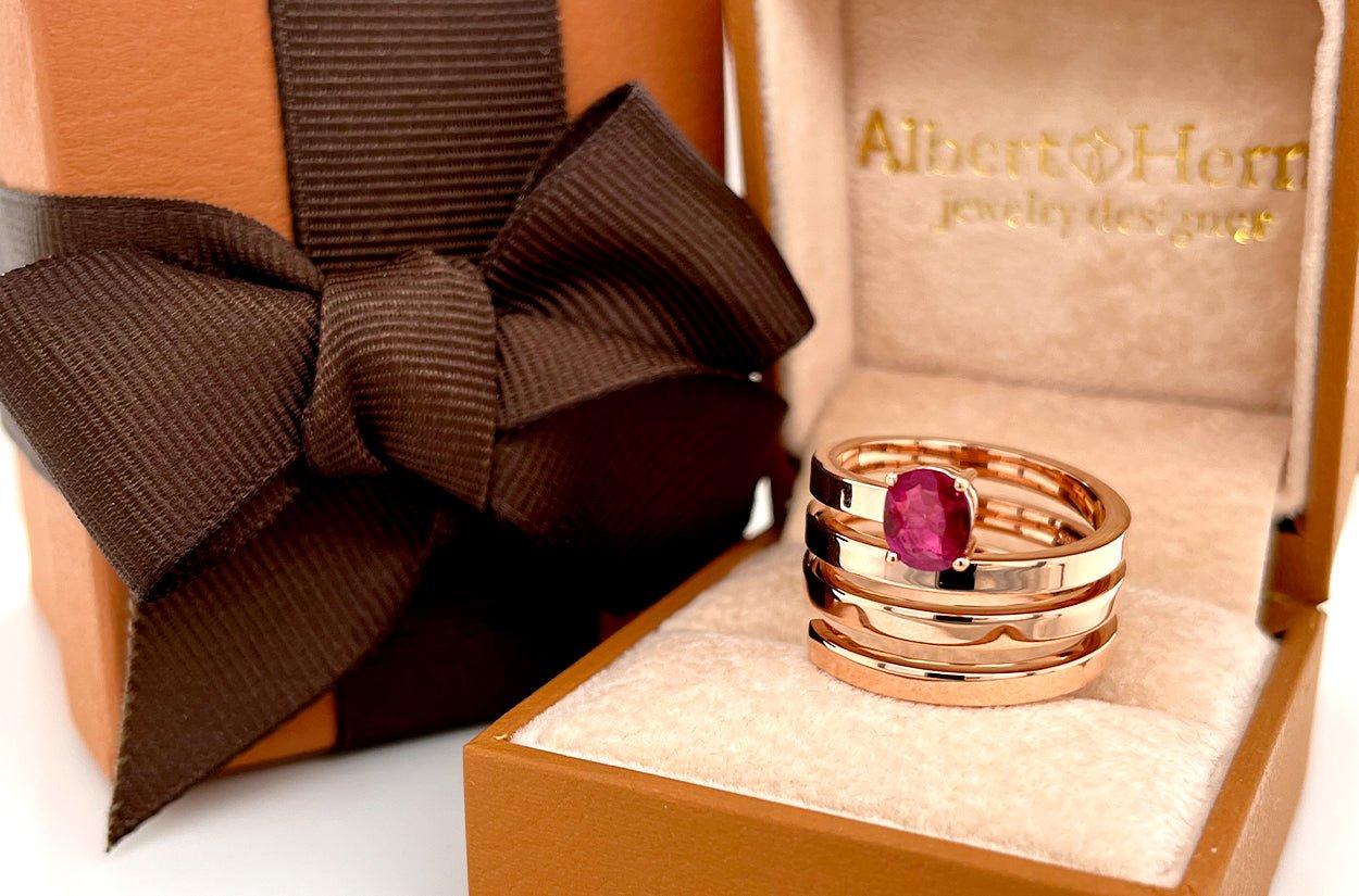 For Sale:  Ring 18kt Gold Spring & Ruby Oval 2