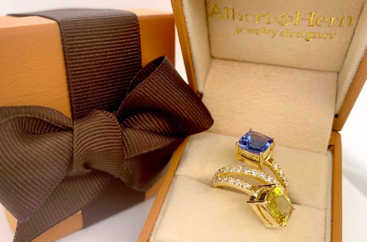 Contemporary Ring 18kt Gold You and Me Tanzanite Sapphire & Diamonds For Sale