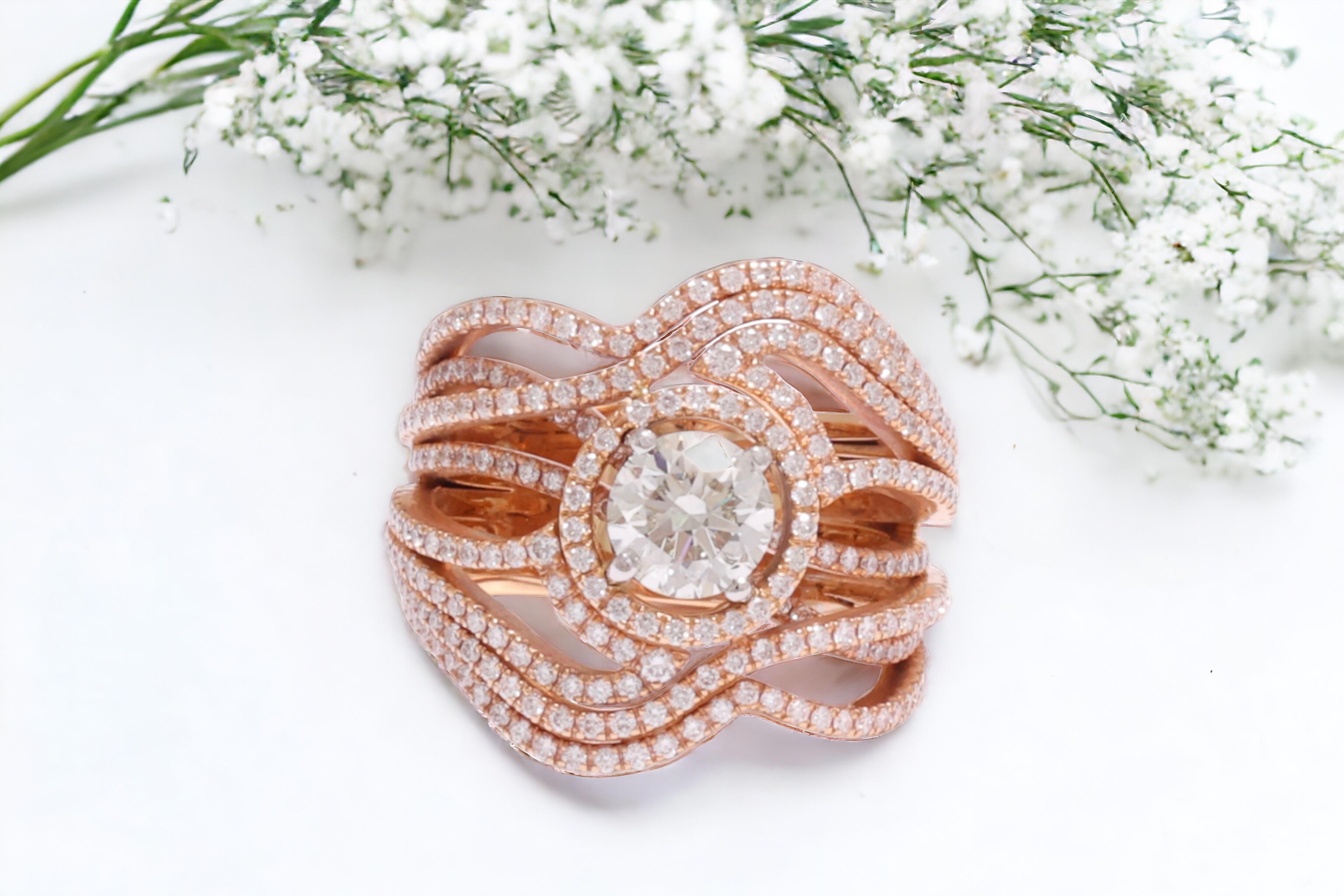 Bague en or rose 18 carats, pierre centrale HRD 1,01 carat Diamants environnants 1,29 ct. en vente 4
