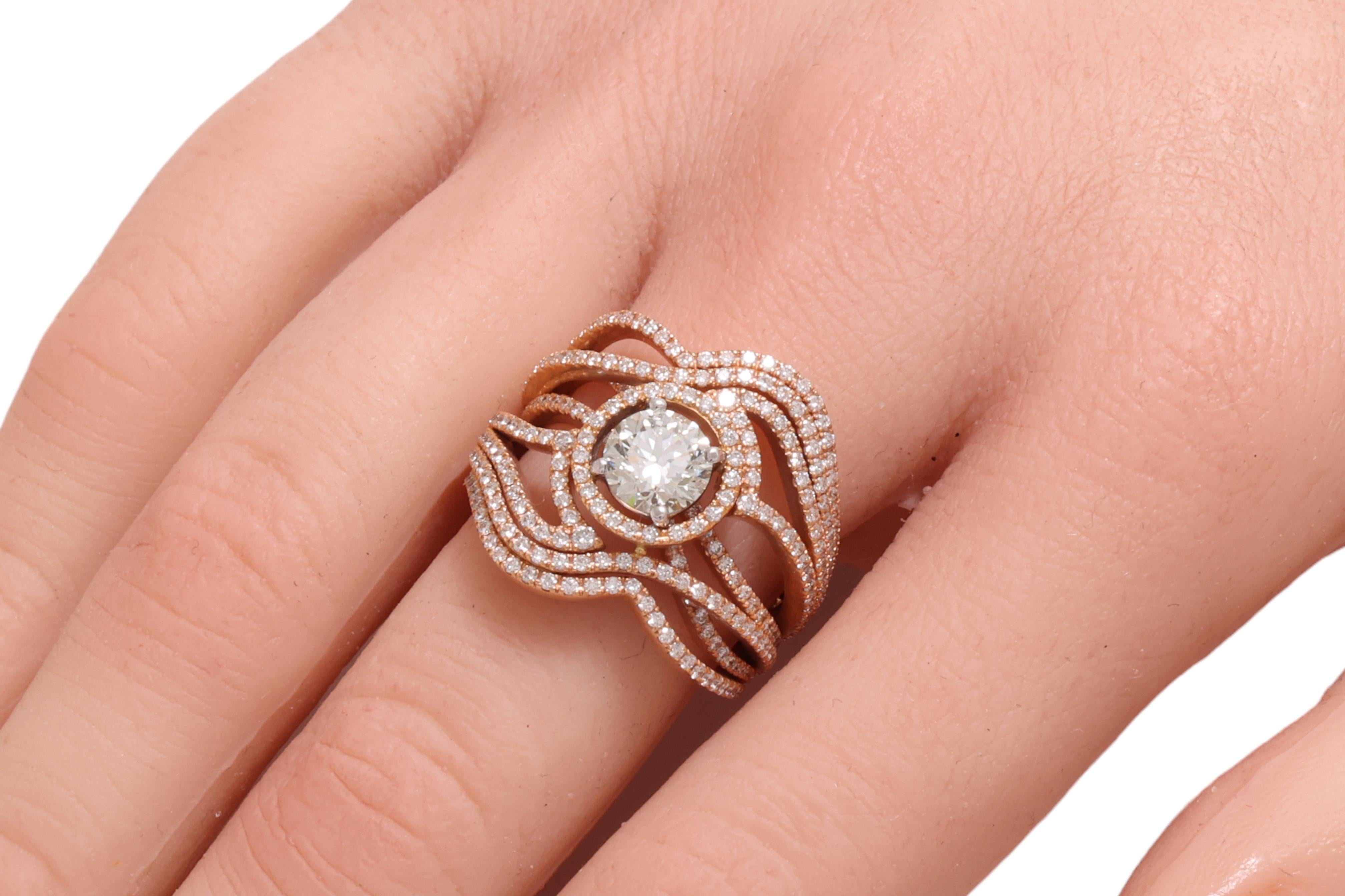 Bague en or rose 18 carats, pierre centrale HRD 1,01 carat Diamants environnants 1,29 ct. en vente 2