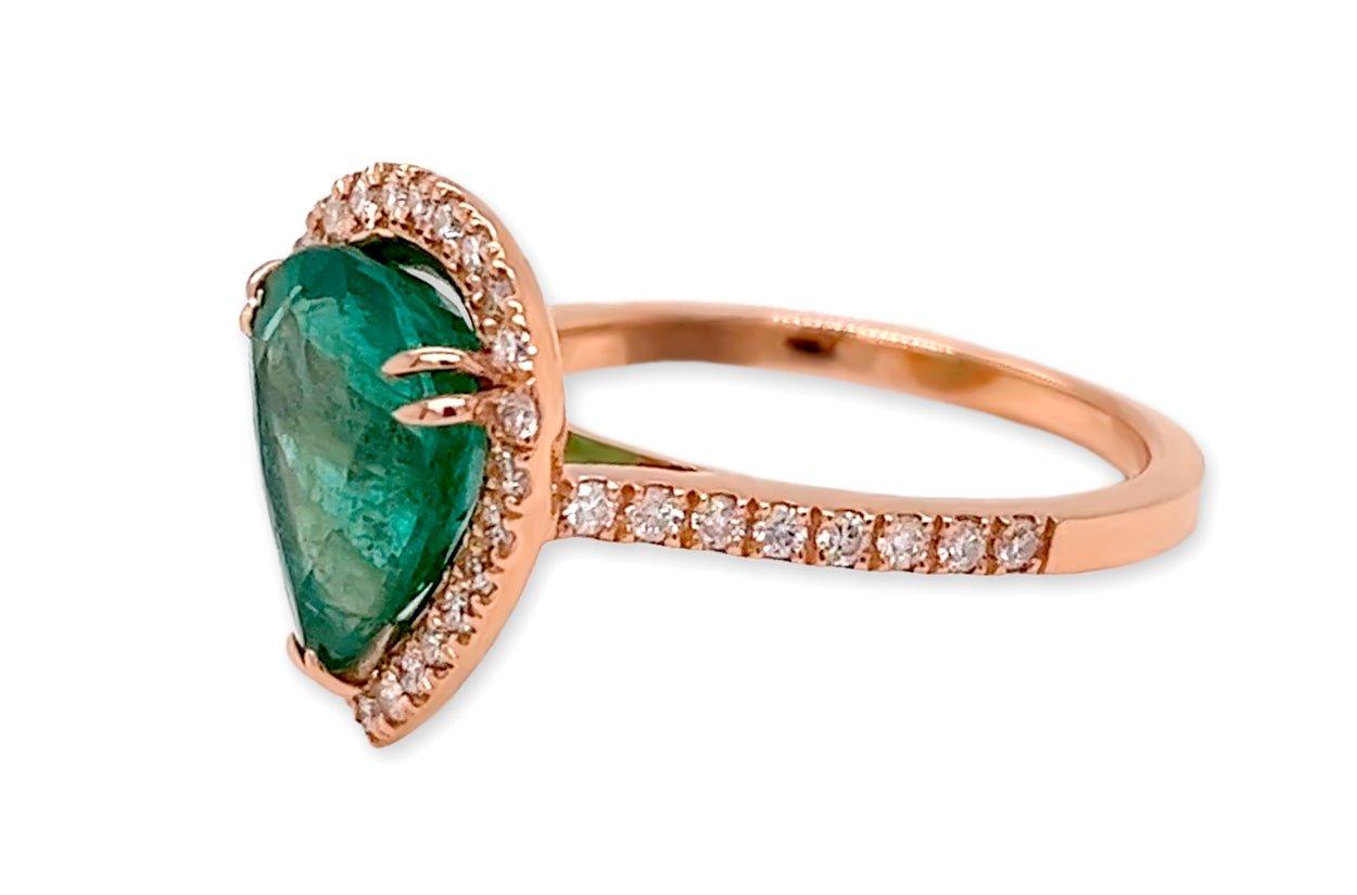 Pear Cut Ring 18kt Rose Gold Pear Emerald 3.04 cts & Diamonds 0.37 cts. For Sale