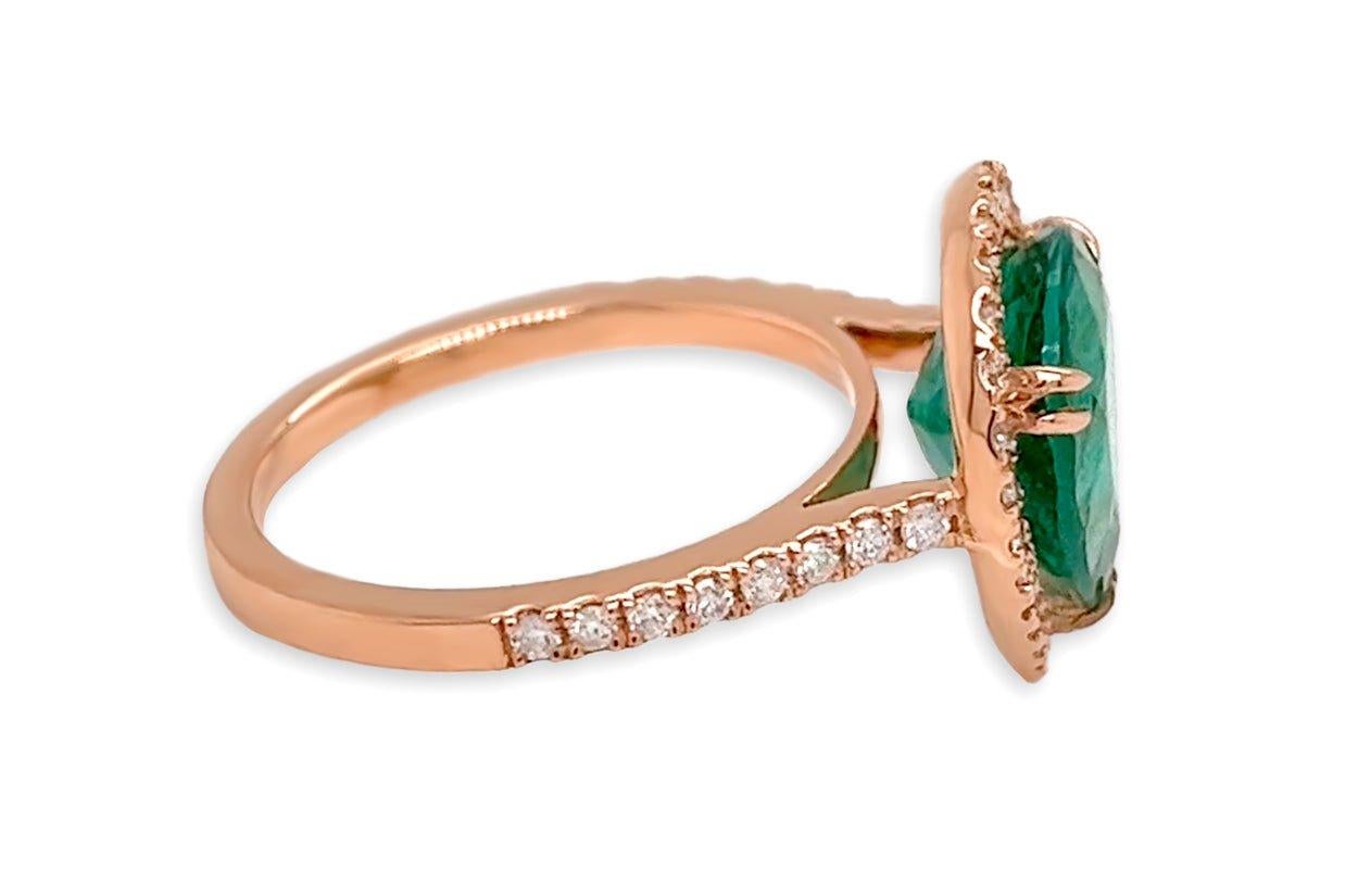 Ring 18kt Rose Gold Pear Emerald 3.04 cts & Diamonds 0.37 cts. In New Condition For Sale In Miami, FL