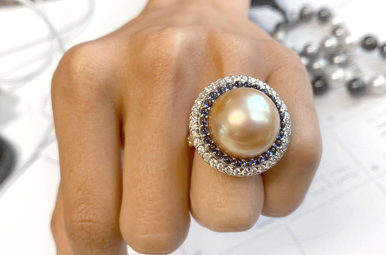 Ring 18kt Rose Gold, Pearl 15.7 mm, Sapphires 1.04 cts. & Diamonds 2.13 cts. In New Condition For Sale In Miami, FL