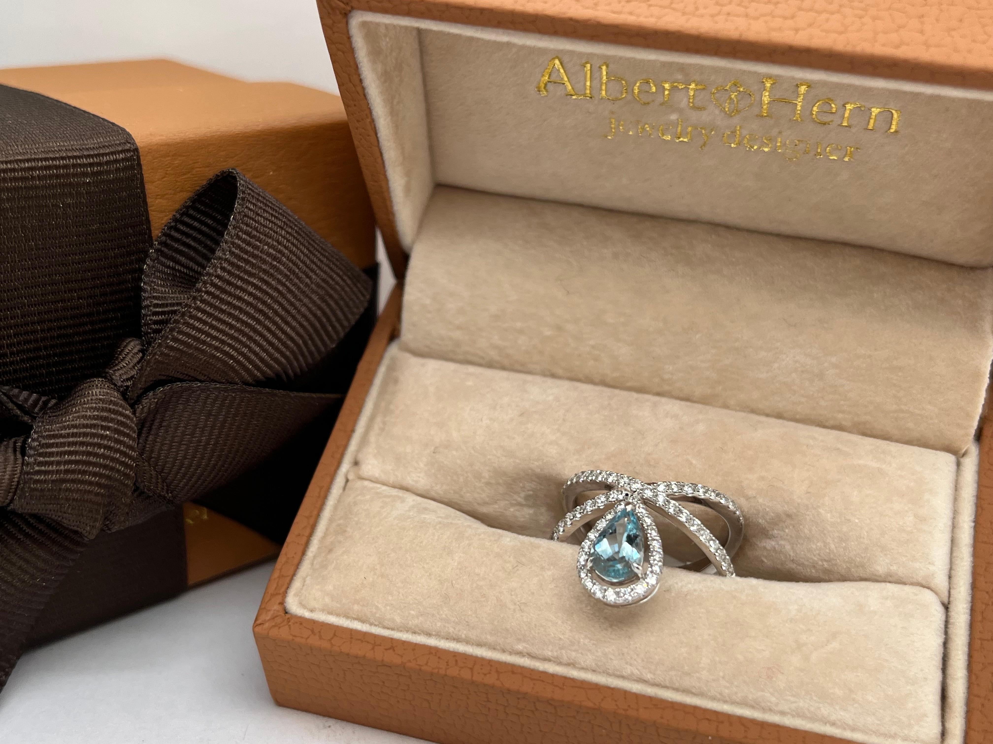 Contemporain Bague en or blanc 18kt Aigue-marine et diamants Criss Cross en vente
