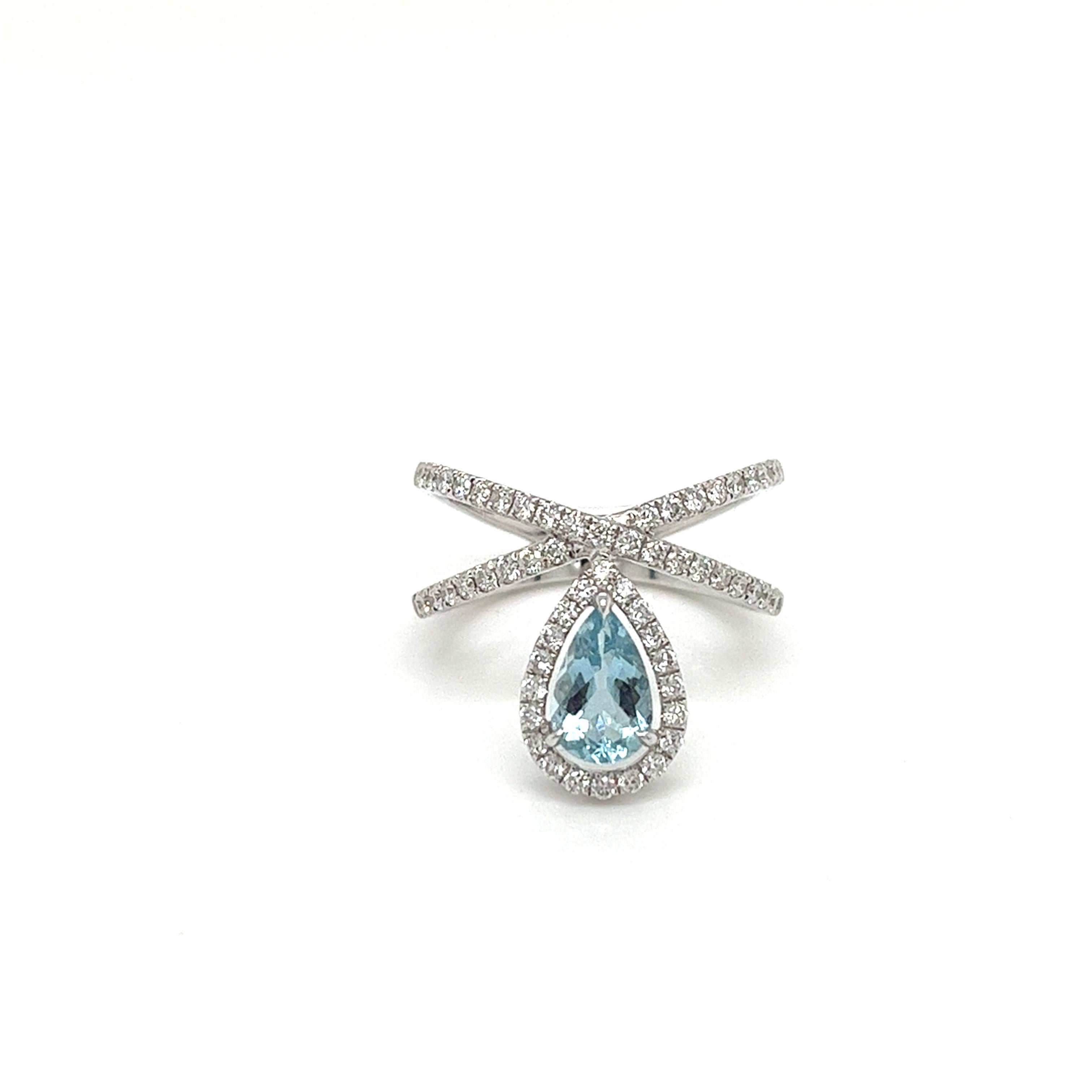 Bague en or blanc 18kt Aigue-marine et diamants Criss Cross Pour femmes en vente