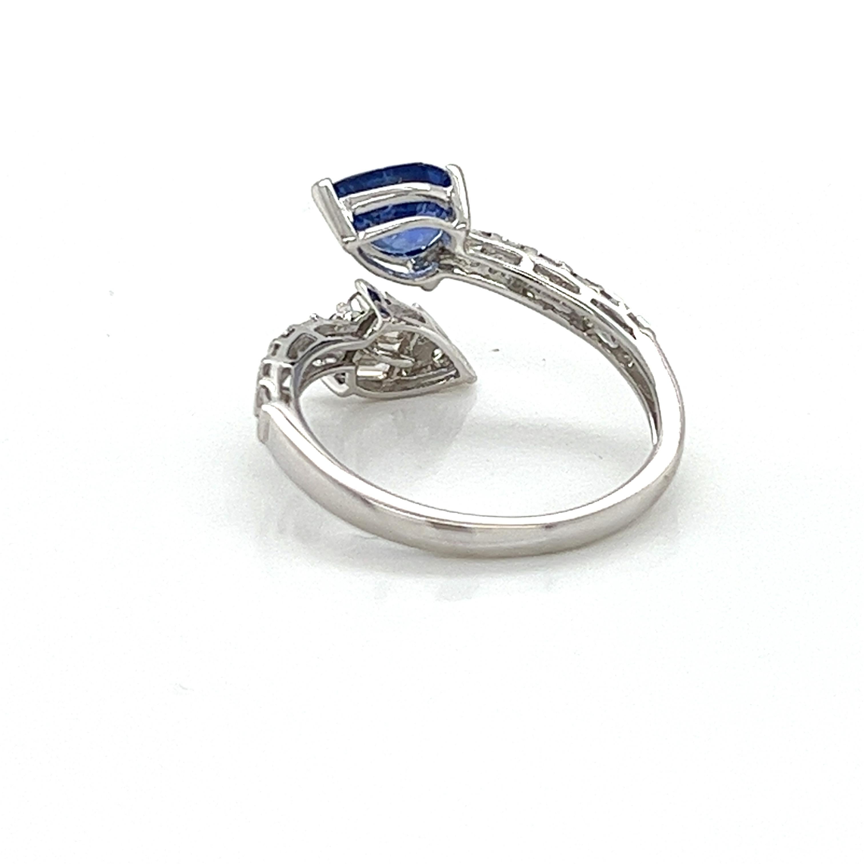 Ring 18Kt White Gold, Diamonds 0.38 cts & sapphire 1.09 cts. In New Condition For Sale In Miami, FL