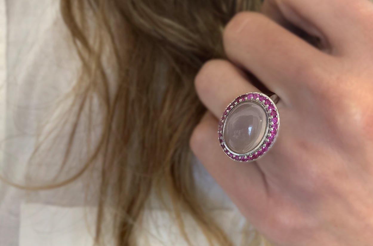 Ring 18kt White Gold Pink Quartz, Sapphires and Diamonds In New Condition For Sale In Miami, FL