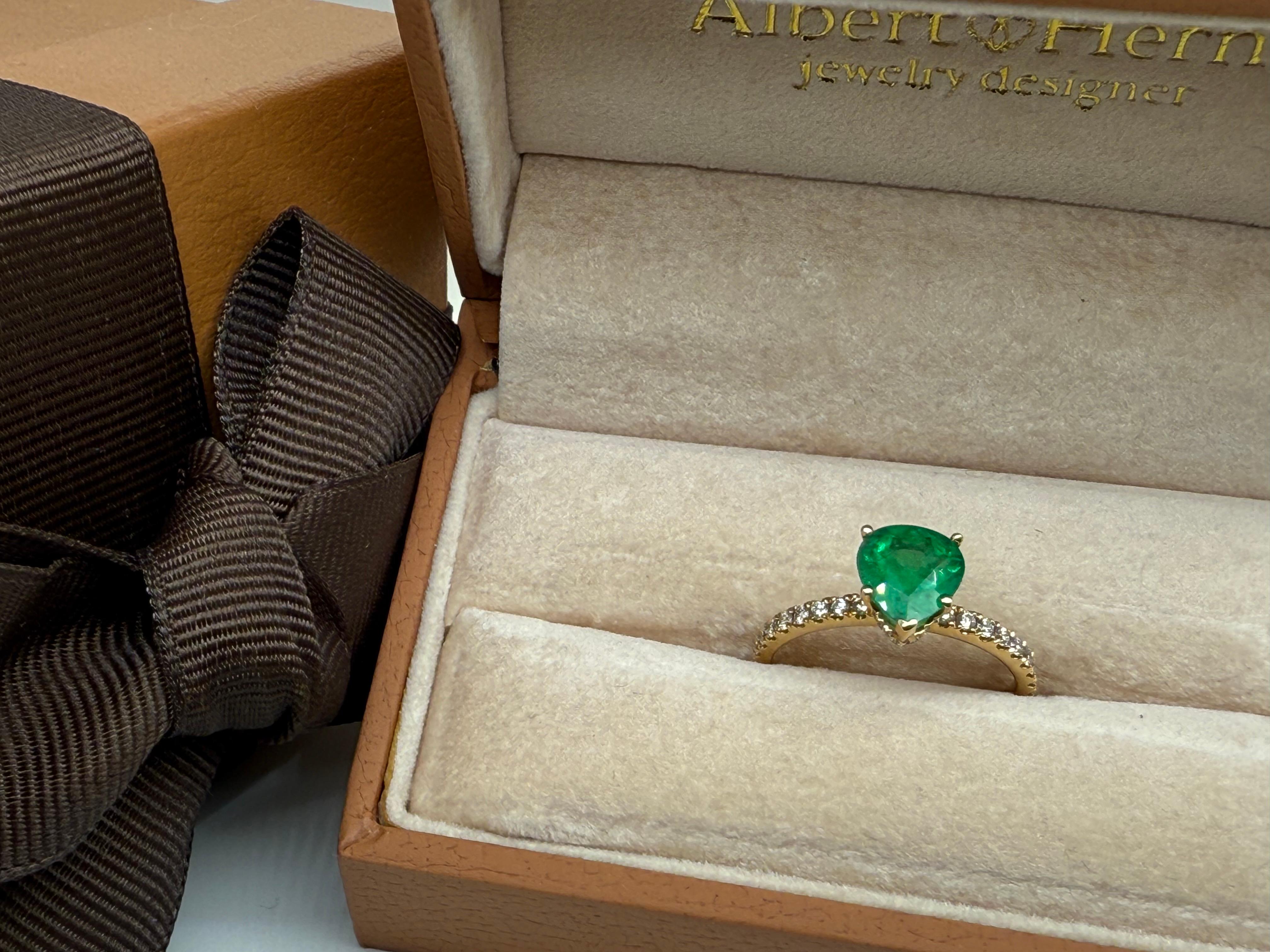 Pear Cut Ring 18kt Yellow Gold Pear Emerald & Diamonds For Sale