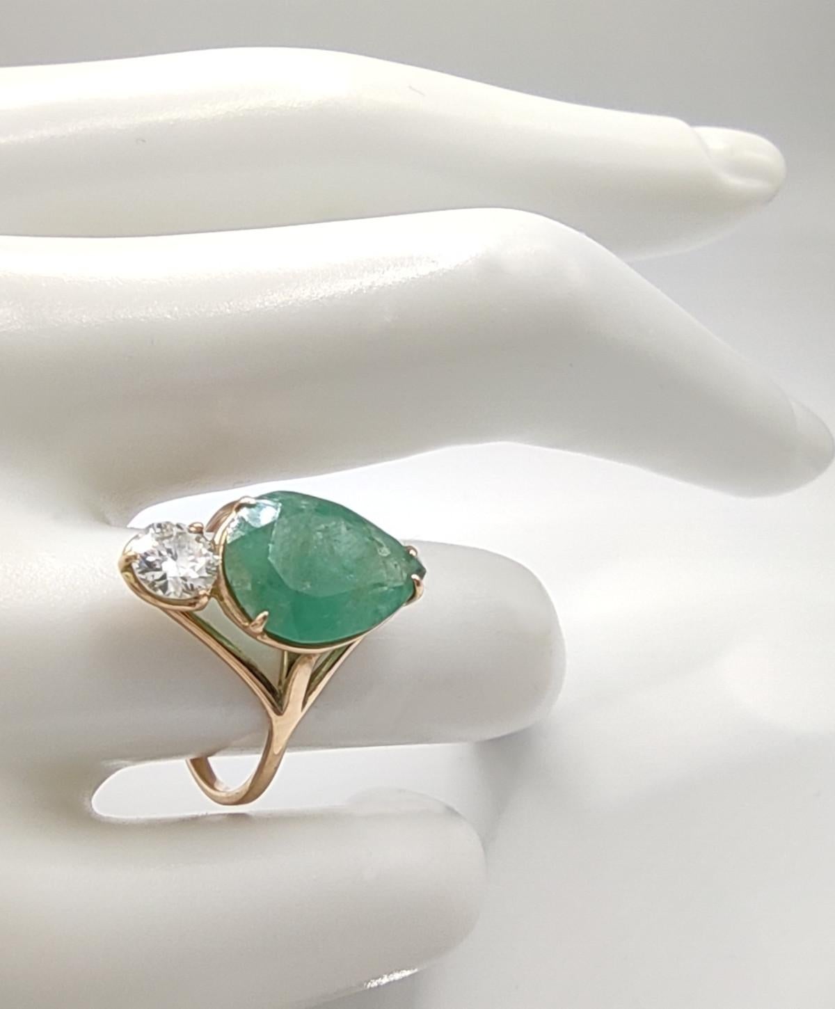 Handcrafted 14kt Yellow Gold Ring with Natural Emerald and Diamond - Unique Gem and Artisan Design

Technical Details:
- Type: Ring
- Gender: Woman
- Material: Yellow Gold
- Material Fineness: 14 karats
- European Size: 15, Inner Diameter 17.5
-