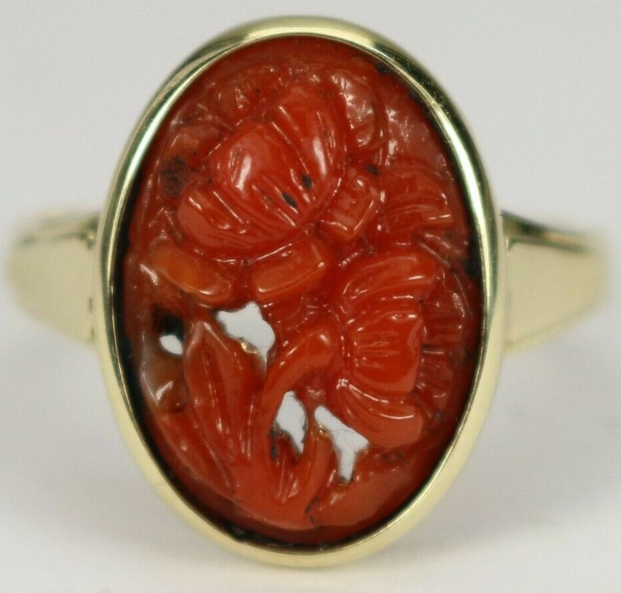 Ring 585 gold carved coral, breakthrough decoration with lotus flowers. A rare, very finely cut coral ring, in some places even delicate breakthroughs can be seen. A breakthrough is not a mistake, but a sign of excellent fine craftsmanship!

Ring