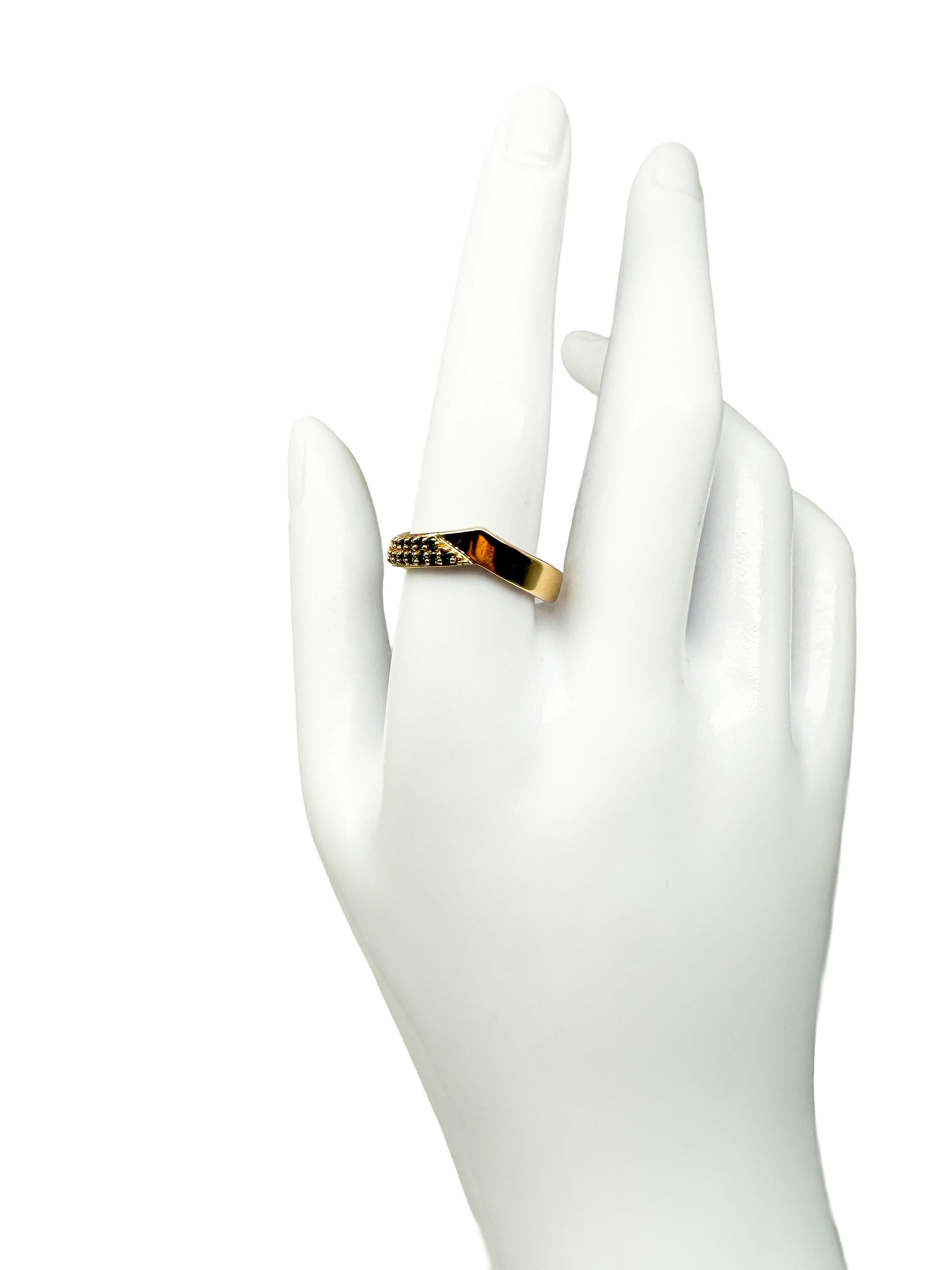 Anello 585 in oro giallo con diamanti verdi in vendita 2