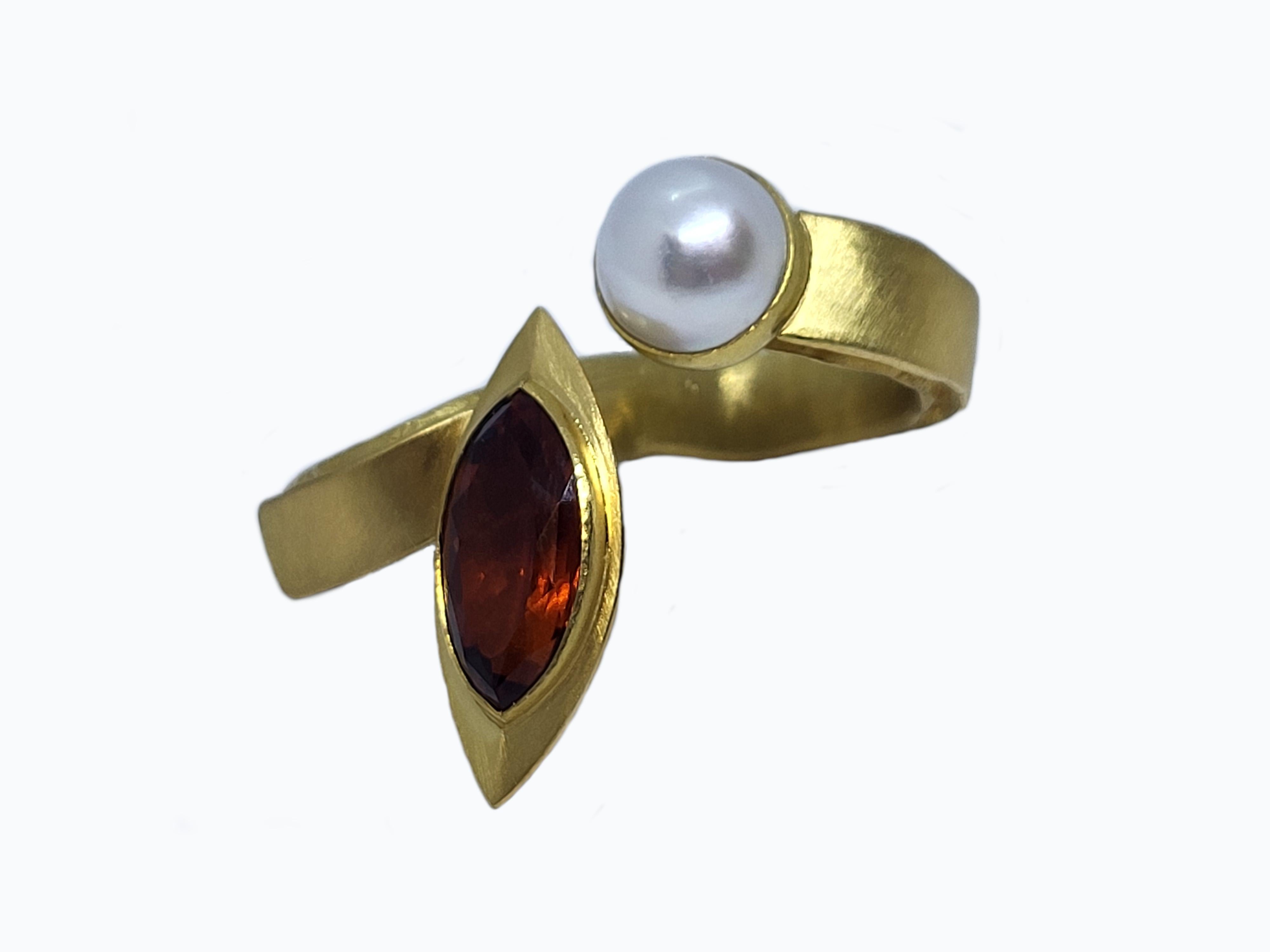Crisscut Ring 999 Fine Gold Madeira Citrine Mabée Pearl by Marc Wilpert For Sale