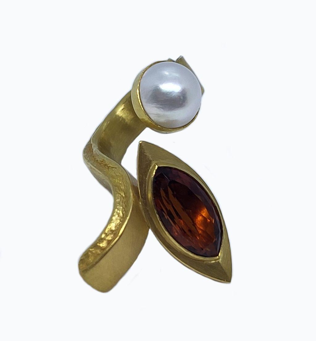 Ring 999 Fine Gold Madeira Citrine Mabée Pearl by Marc Wilpert In Good Condition For Sale In Berlin, DE