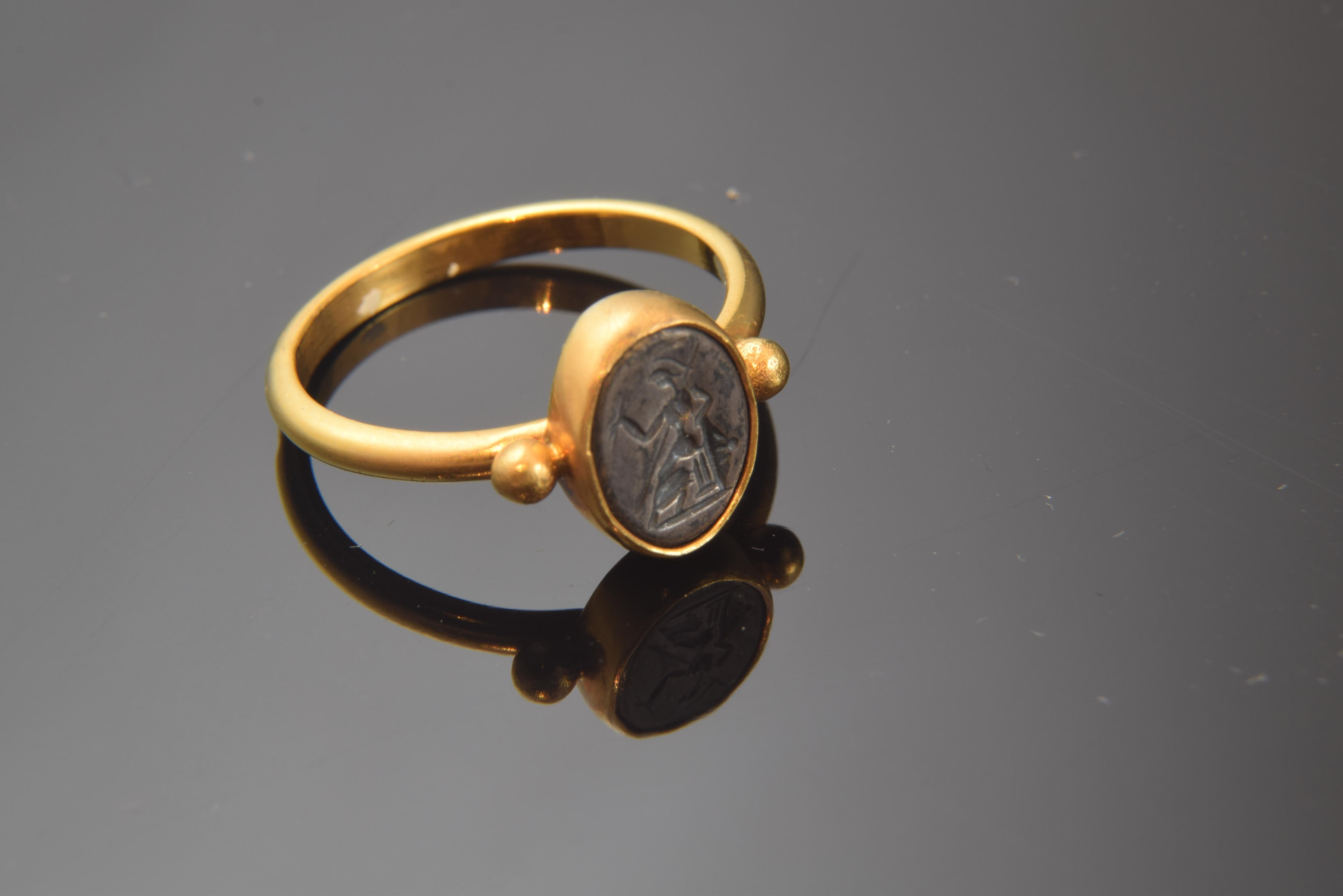 Greco Roman Ring, after Antique Roman Models, Gold 22-Karat, 20th Century