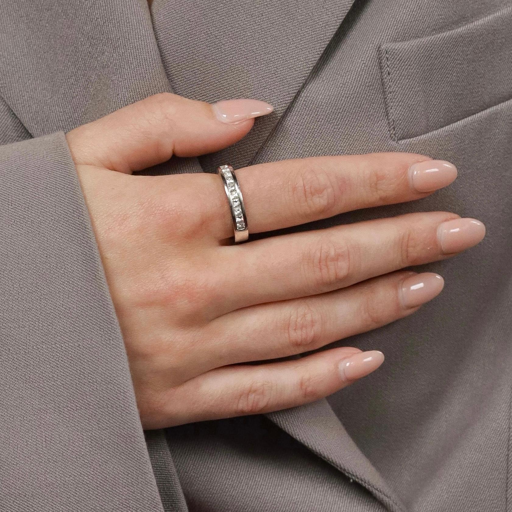 Anillo alianza oro blanco 18k 10 diamantes naturales, talla príncipe, 1,5 quilates VS1-VS2 en venta 4