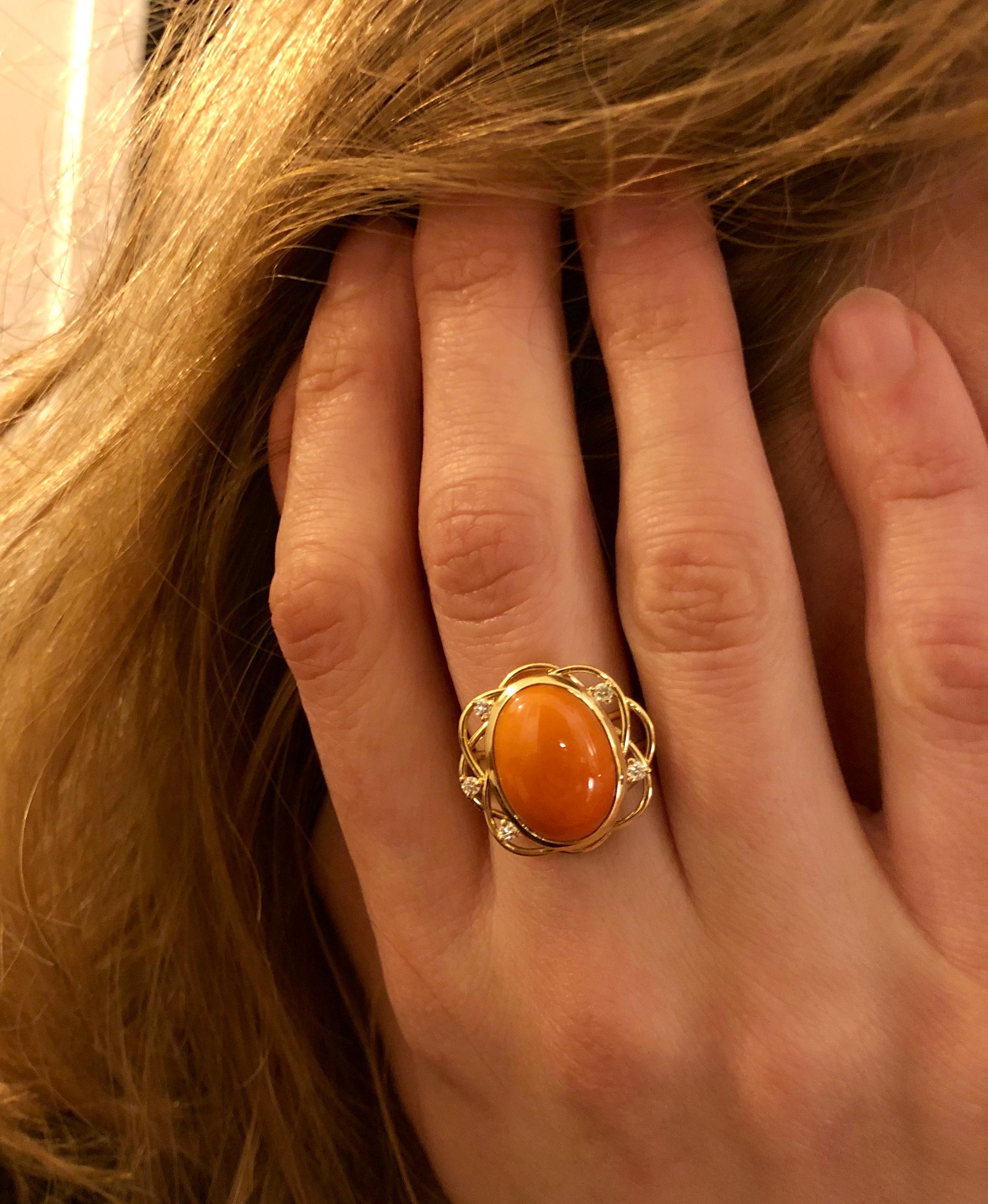 Ring Cabochon Coral and 5 Diamonds Yellow Gold 18 Karat Metric 54 In New Condition For Sale In Paris, Île de France