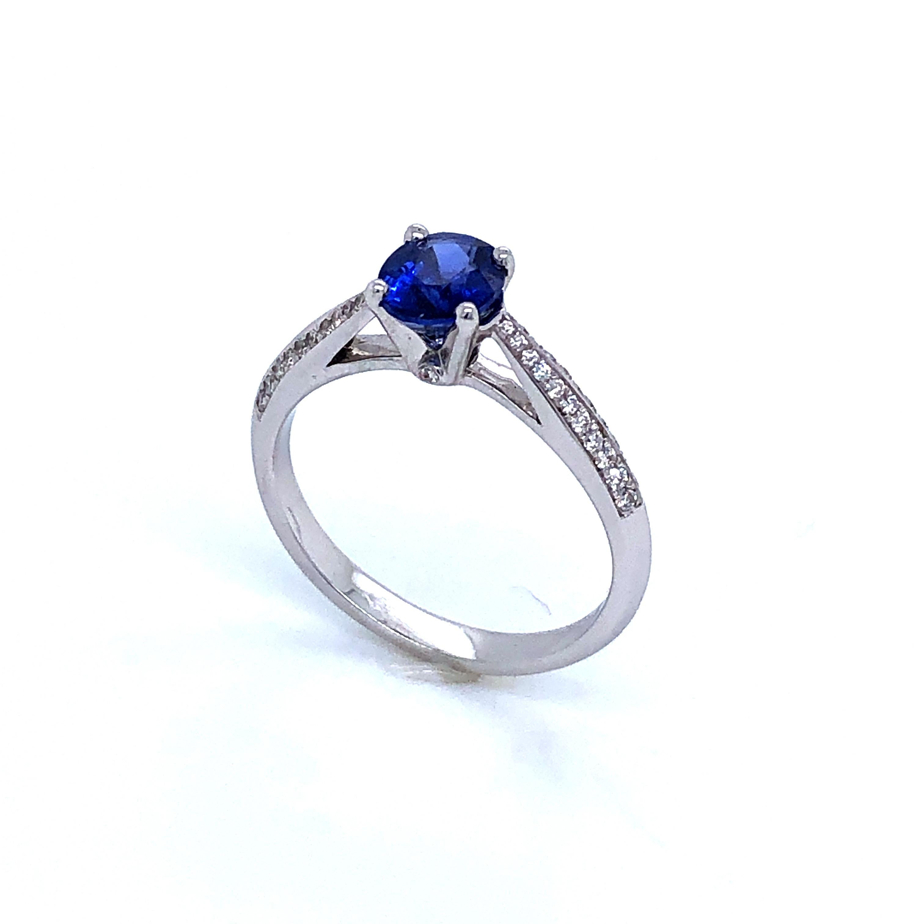 Ring Blue Sapphire Diamonds White Gold 18 Karat In New Condition For Sale In Vannes, FR