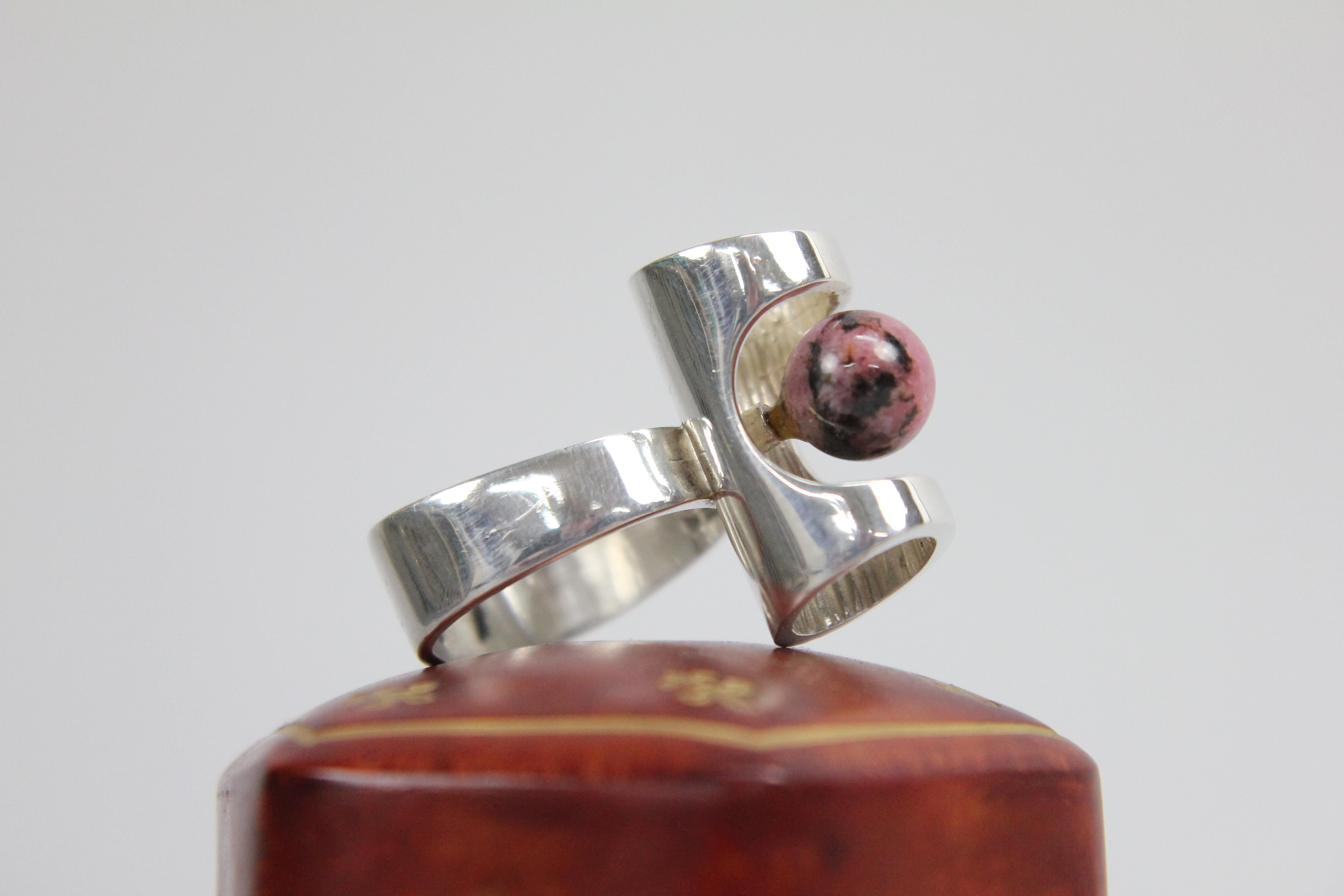 Ring by Henning Ulrichsen, Denmark 1960s, Sterling Silver and Rhodonite In Good Condition For Sale In Skanninge, SE