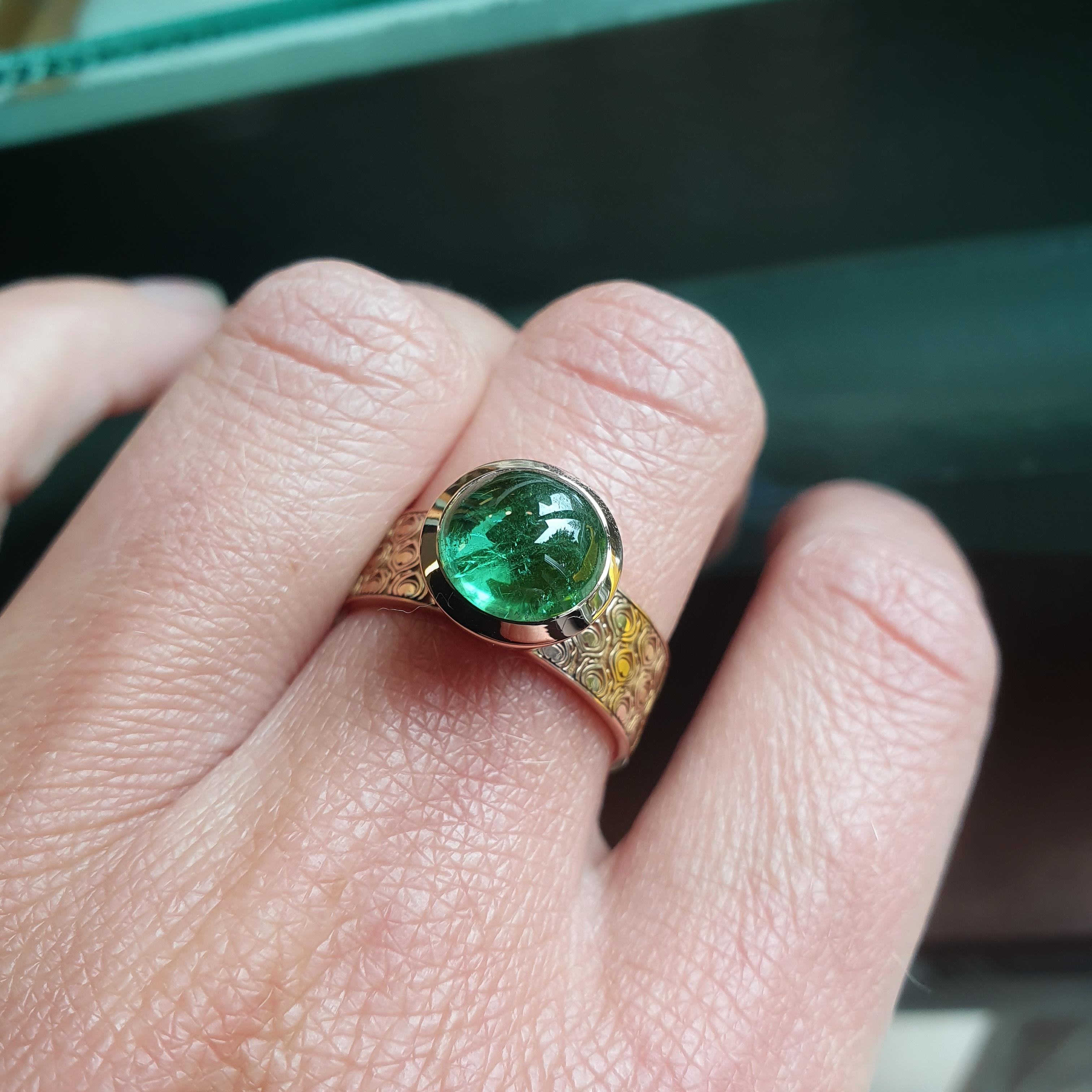 14 Karat Gold, grüner Turmalin, Art-Déco-Muster, Pfau im Zustand „Neu“ im Angebot in BORCULO, GE