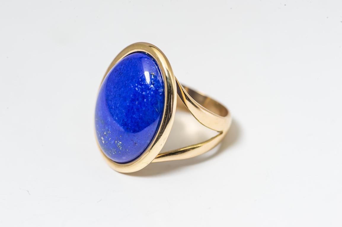 Oval Cut Ring Cabochon Lapis-Lazuli Mounted on a Yellow Gold