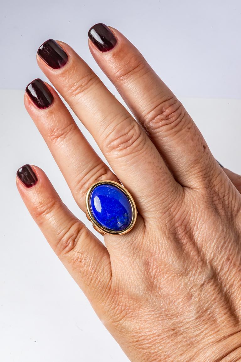 Oval Cut Ring Cabochon Lapis-Lazuli Mounted on a Yellow Gold