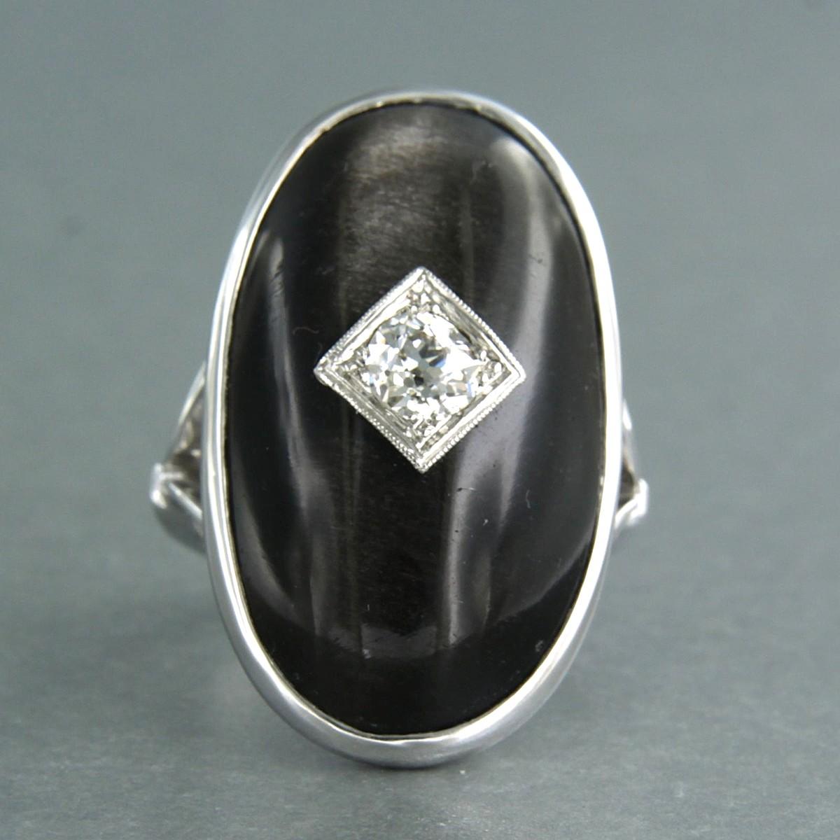 Bague en or blanc 14k sertie d'un œil de chat noir et d'un diamant taille ancienne jusqu'à 0,50 ct - taille de bague US 6.5 - EU 17 (53)

Description détaillée :

Le haut de l'anneau mesure 3,1 cm de large et 9,5 mm de haut.

Poids : 9,9