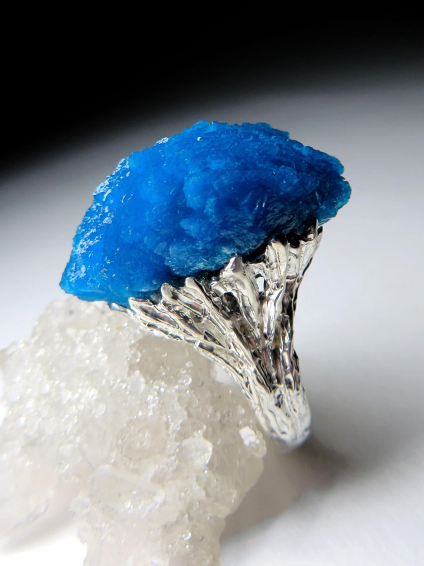 Artisan Ring Cavansite White Gold Blue Raw Crystal Rough Stone For Sale