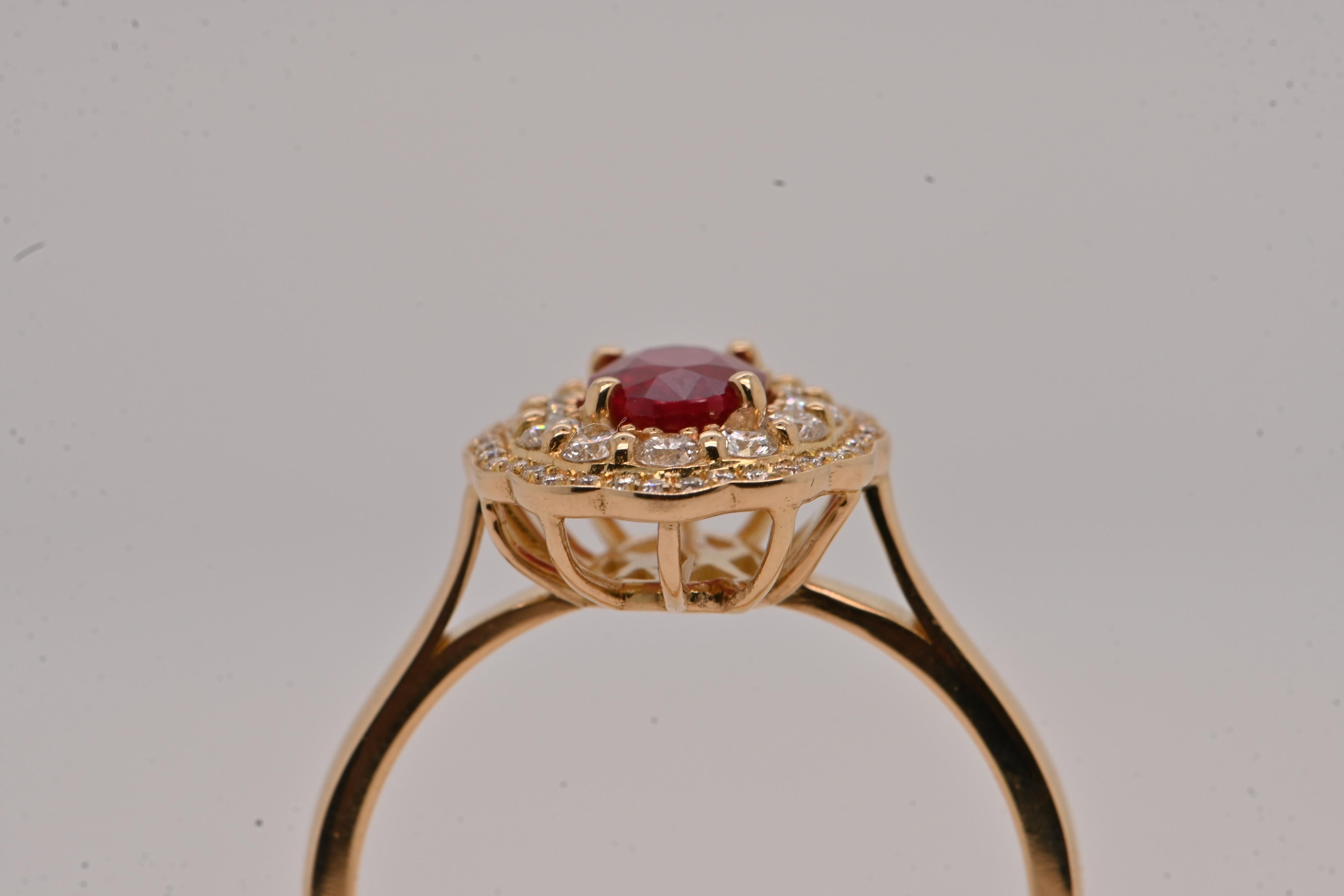 Bague en or jaune 18 carats certifiée 0,80 carats de diamants rubis rouge intense en vente 1
