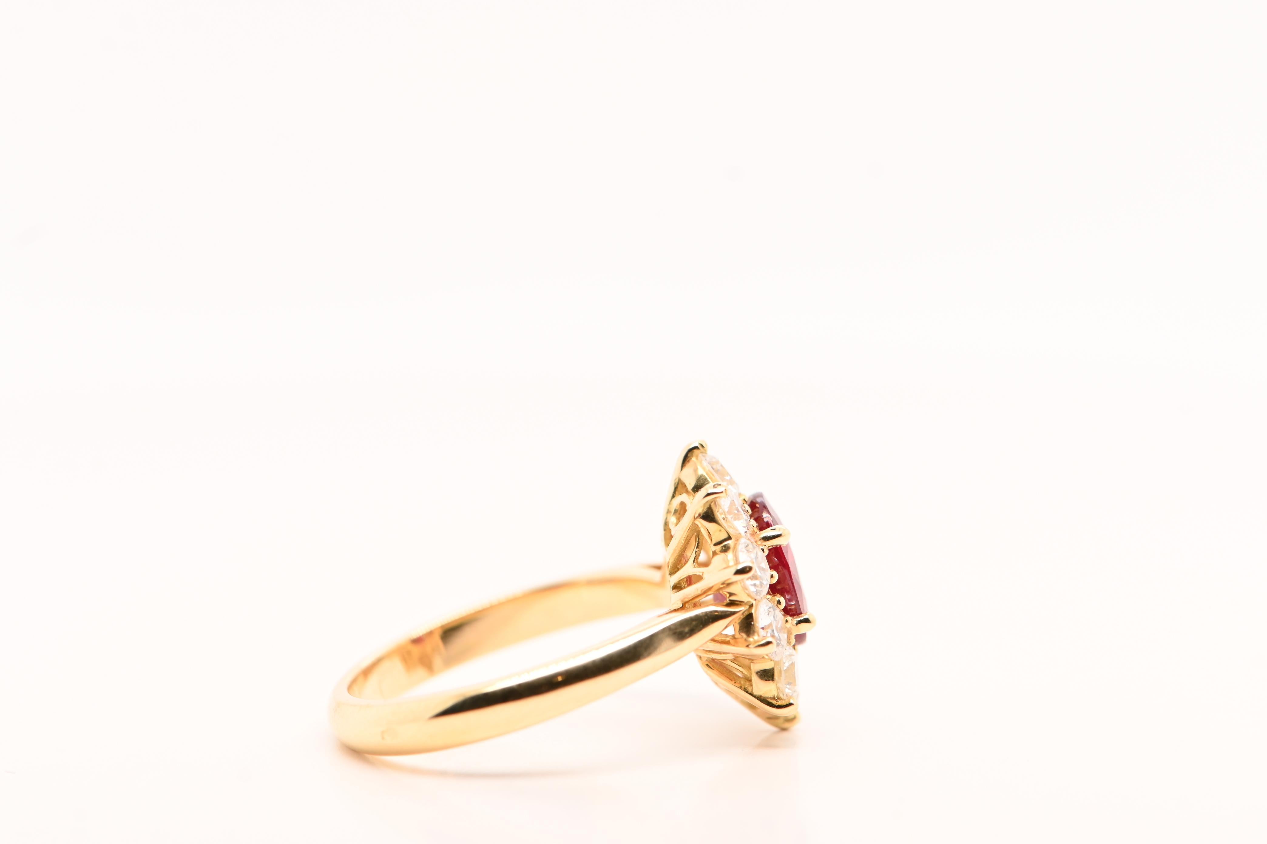 Zertifizierter 1,96 Karat natürlicher Rubin Diamanten Gelbgold 18 Karat Cocktail Ring

Dieser atemberaubende Vintage-Ring ist komplett aus 18 Karat Gelbgold gefertigt und mit einem prächtigen natürlichen Rubin mit einem Gewicht von 1,96 Karat, den