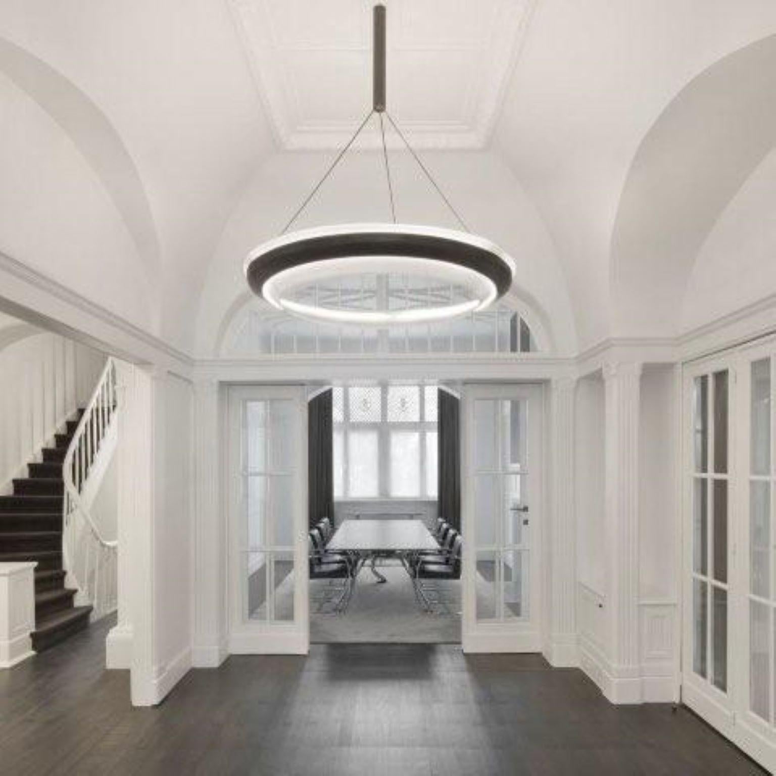 Moderno Anello, lampadario, ferro annerito chimicamente, policarbonato, luce a led, XXI secolo in vendita