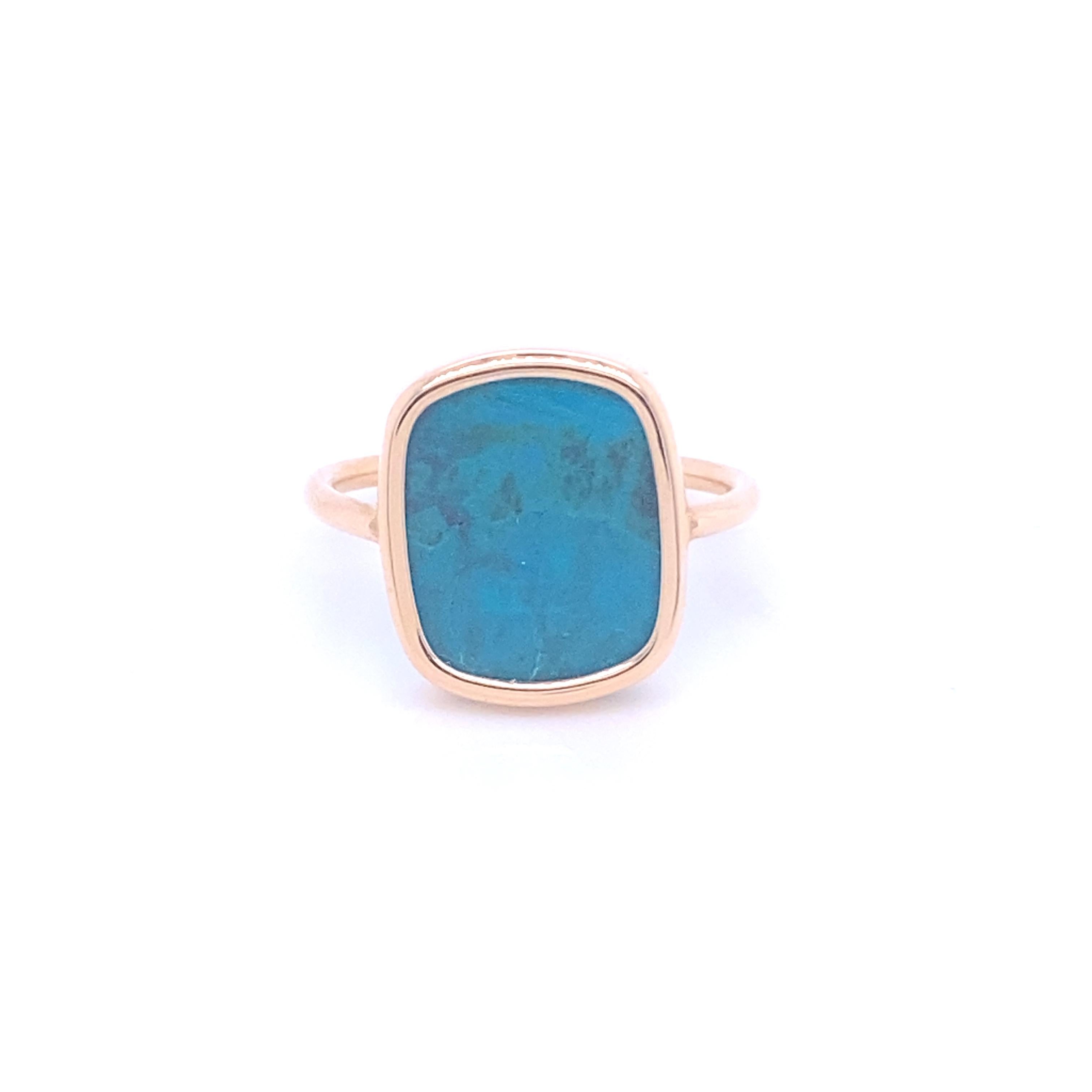Discover this magnificent ring in 18-carat pink gold, featuring a superb chrysocolla. The chrysocolla measures 1.4 cm long and 1.1 cm wide, offering a remarkable presence on your finger.

Rose gold brings a touch of warmth and elegance to this ring,