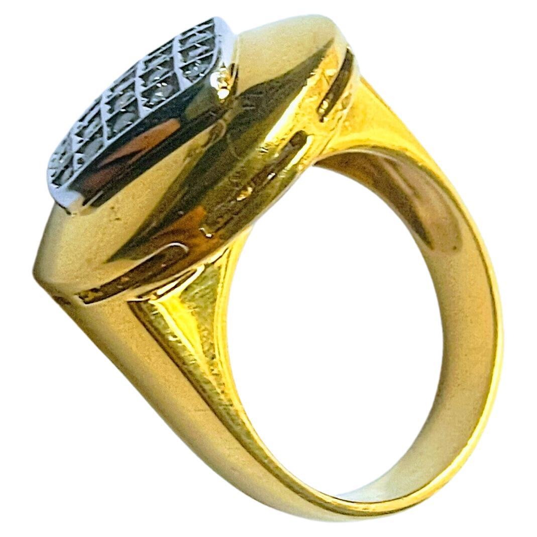 Ring Circle Shape Damero Brilliant Cut Diamond Yellow and White Gold 18 Karat For Sale 3