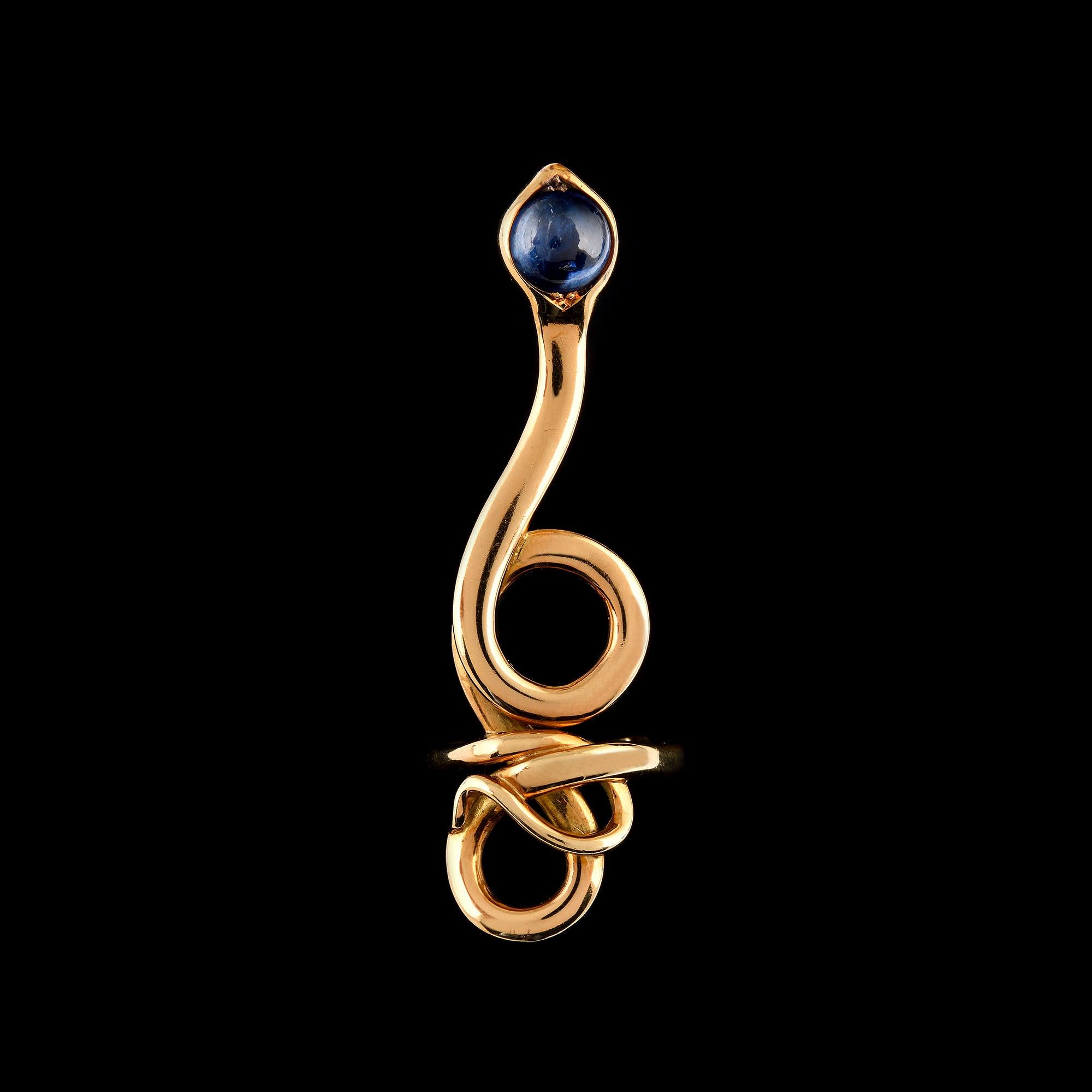 Round Cut Ring Codognato in Gold and a Round Cabochon-cut Blue Sapphire For Sale
