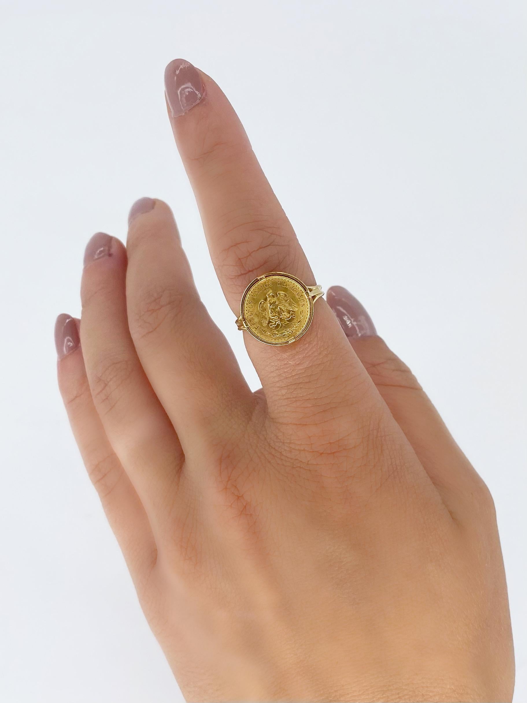 Discover our remarkable 18k solid gold ring, a unique piece of jewelry that combines the timeless elegance of gold with the fascinating numismatic history of Mexico.

The Dos Pesos Mexicanos coin, dated 1945 and depicting the national eagle emblem