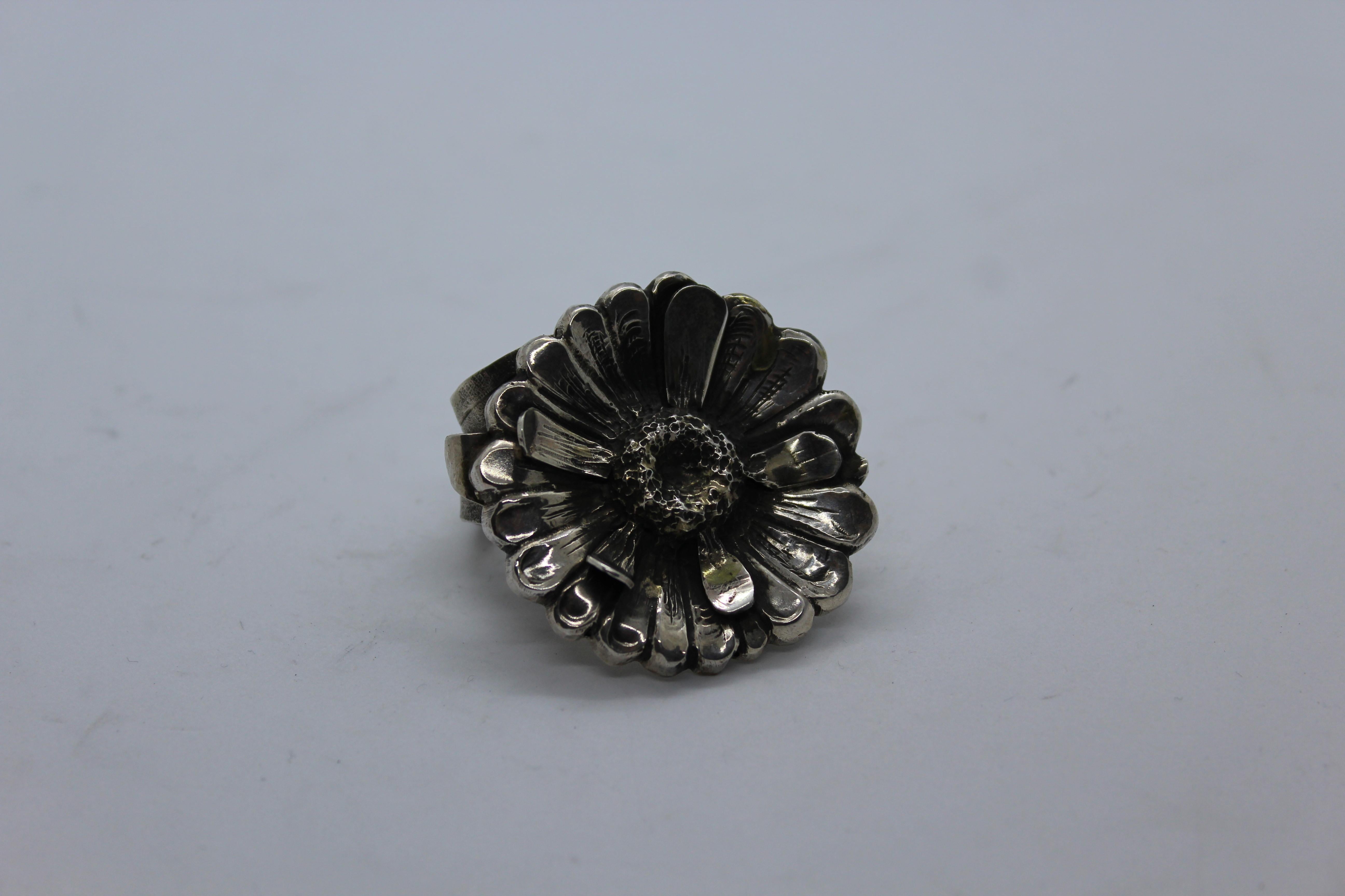 Bague, marguerite, A Silver, Cadeau Elegant, Cadeau Unique, Fait �à la main, Italie Neuf - En vente à Firenze, IT