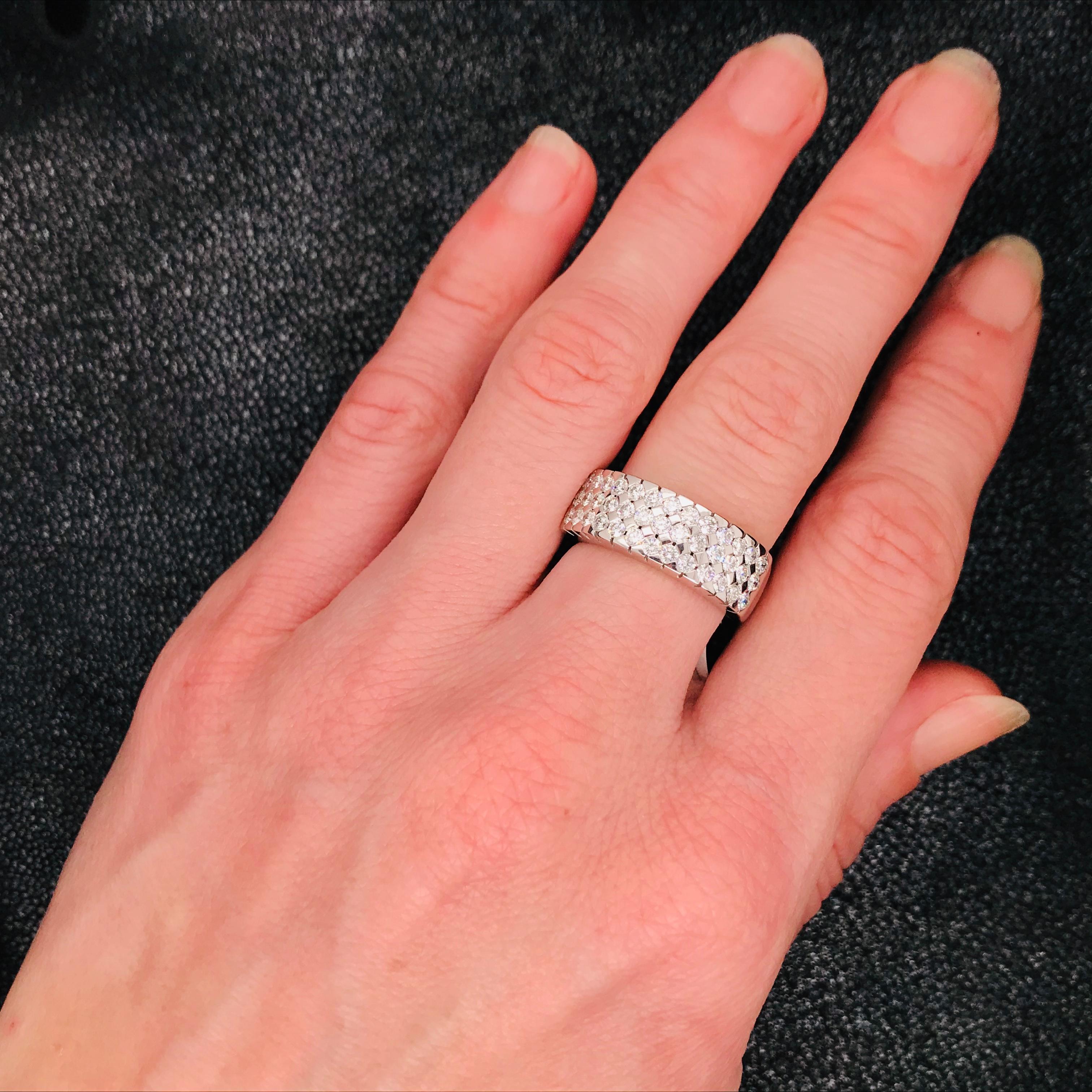 Contemporary Ring Diamonds Round Cut White Gold 18 Karat For Sale