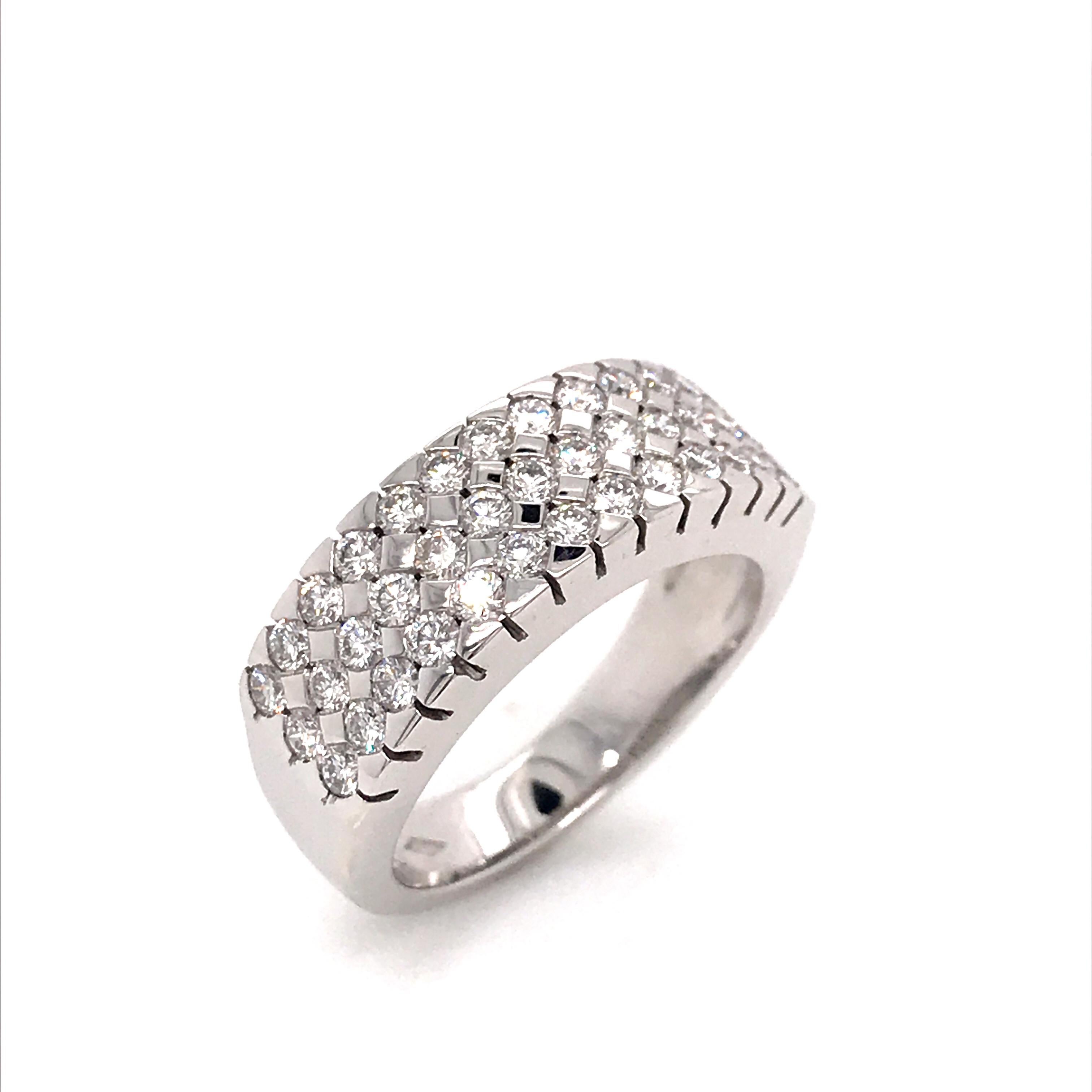 Brilliant Cut Ring Diamonds Round Cut White Gold 18 Karat For Sale