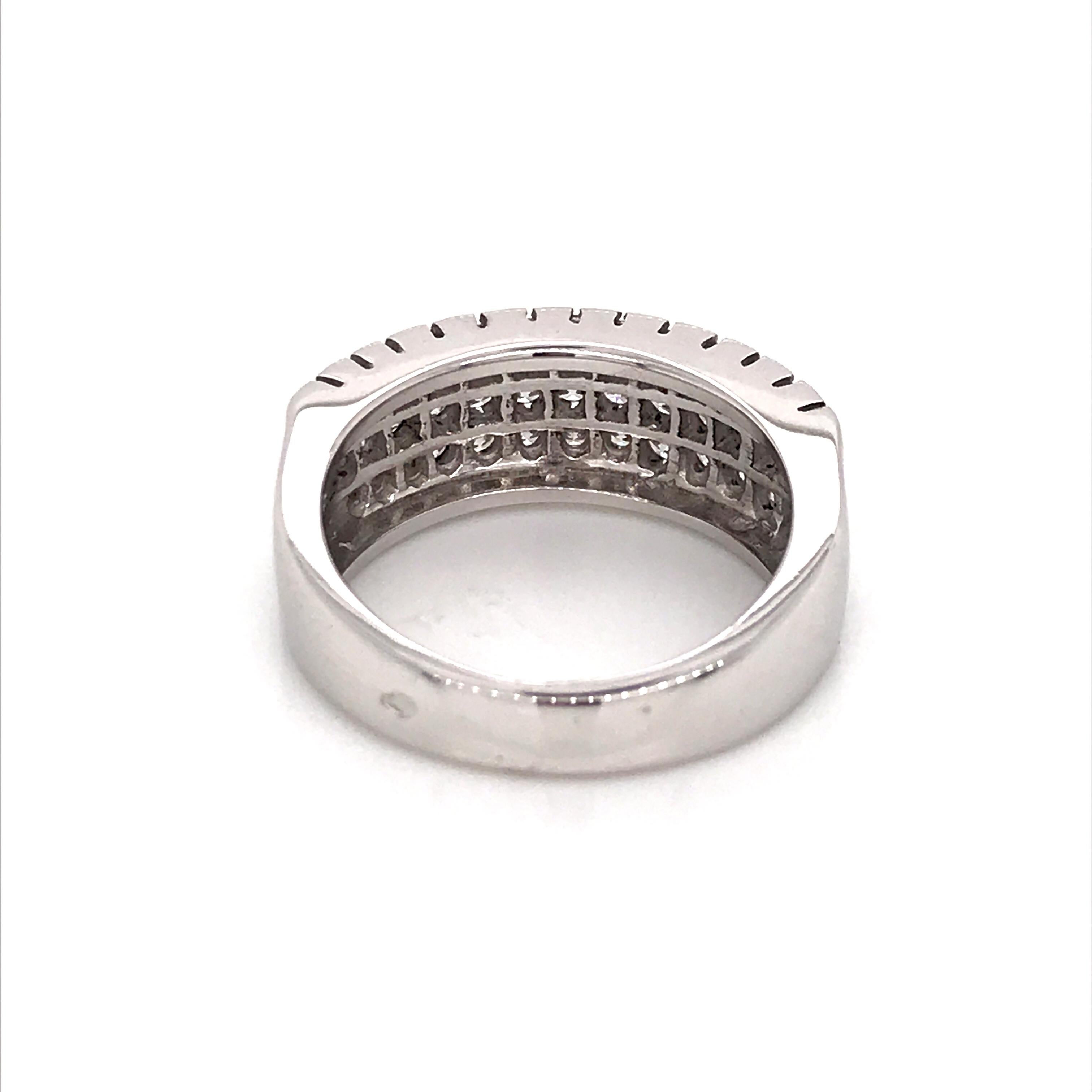 Ring Diamonds Round Cut White Gold 18 Karat For Sale 3