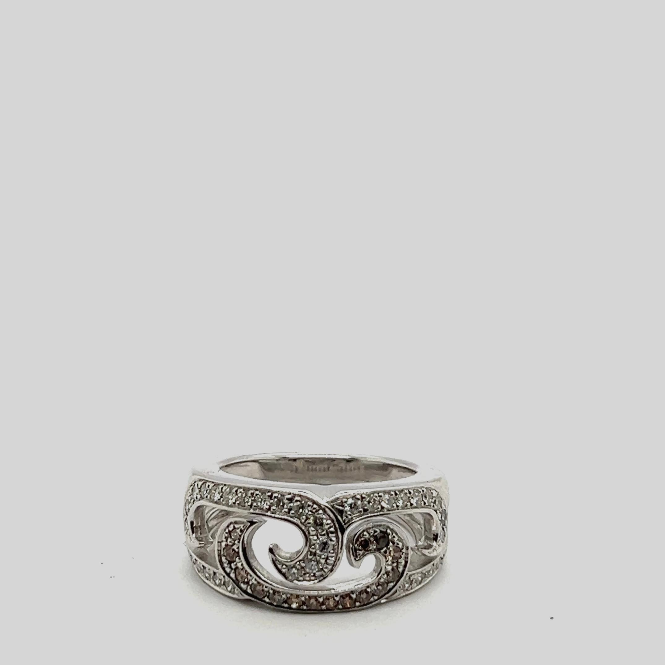 Women's Ring Diamonds White Gold 18 Carats For Sale