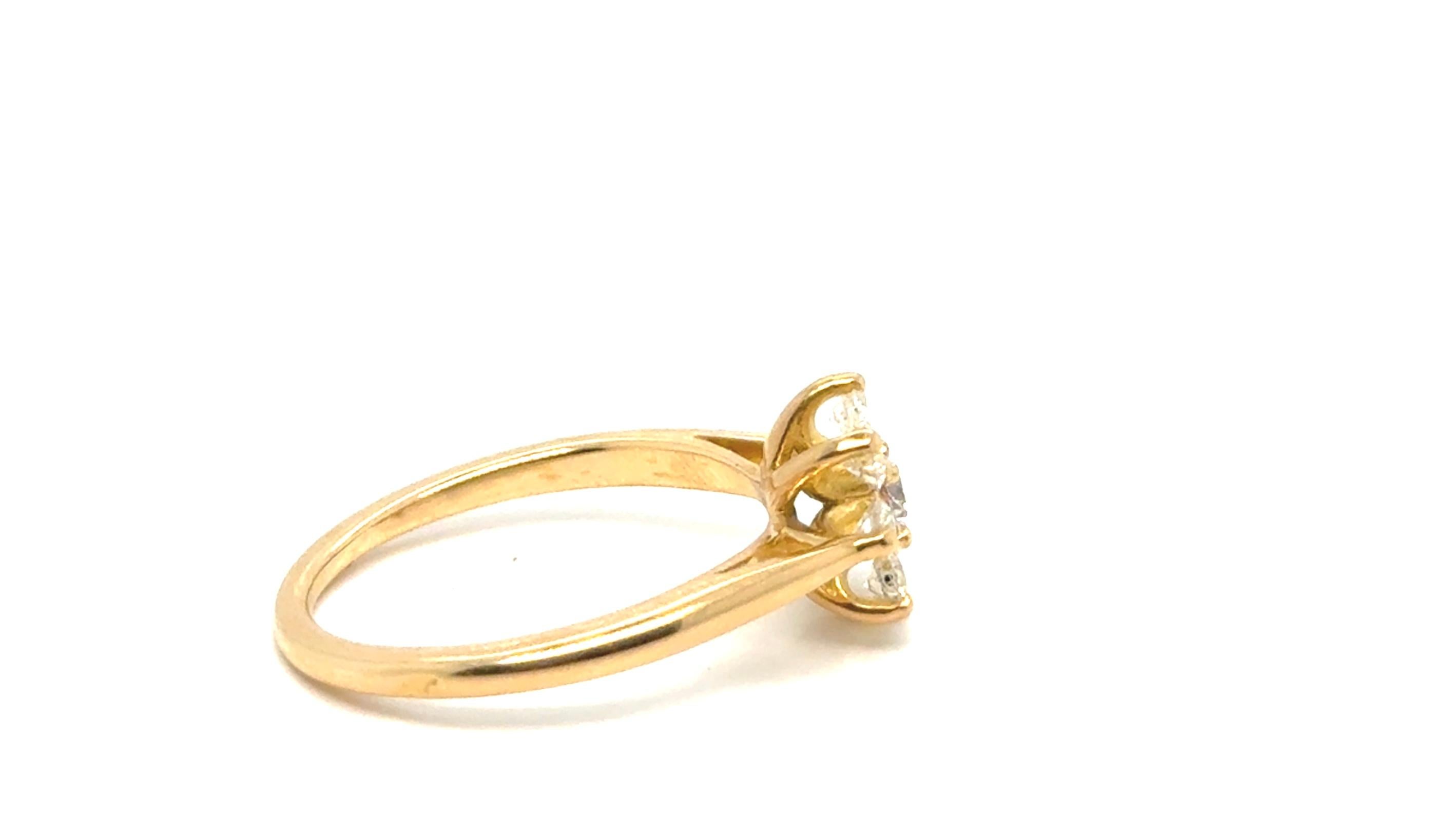 Women's Ring  Diamonds Yellow Gold 18 Carats Flower Shape Or Pompadour Model